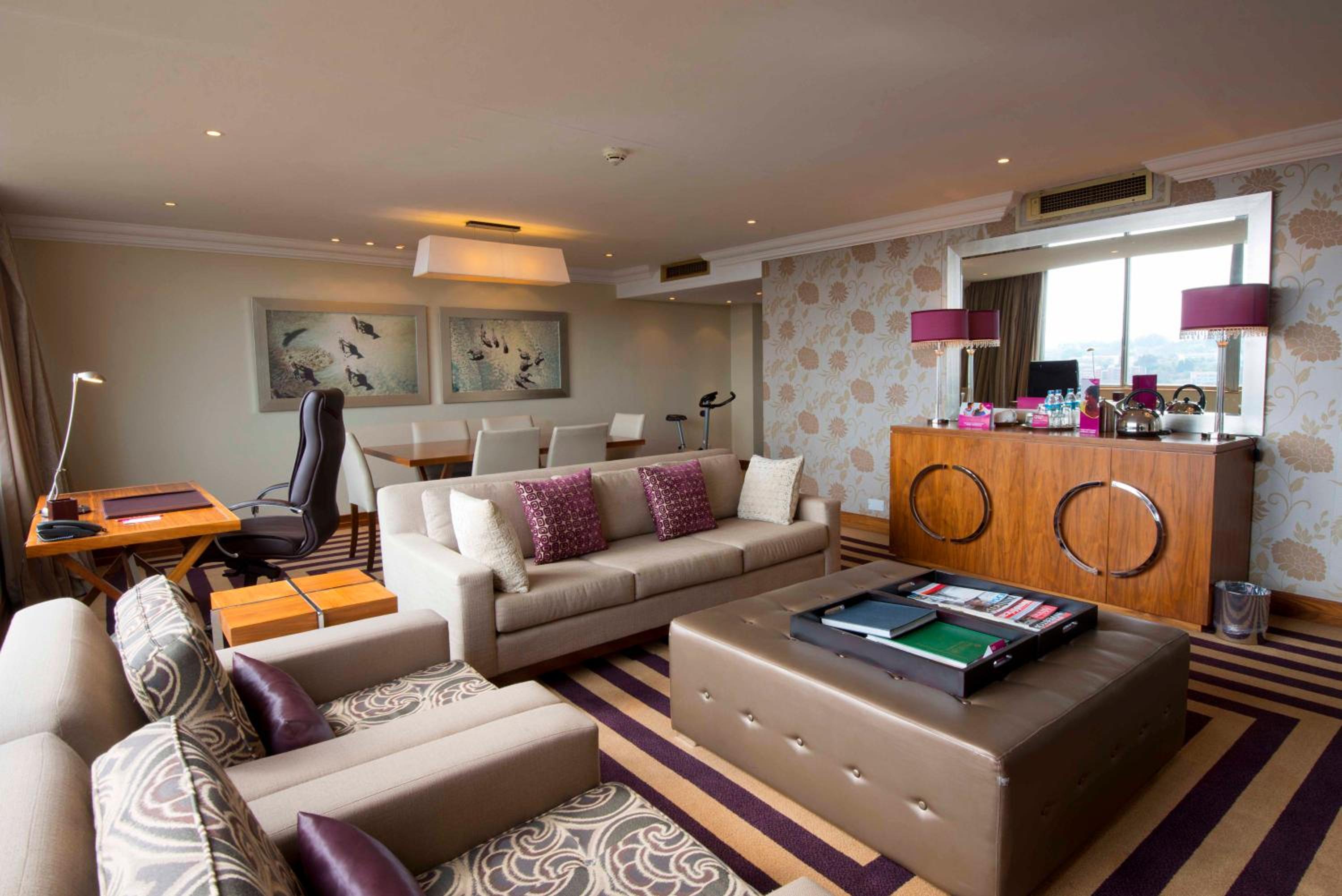 Executive Suite - Photo 7