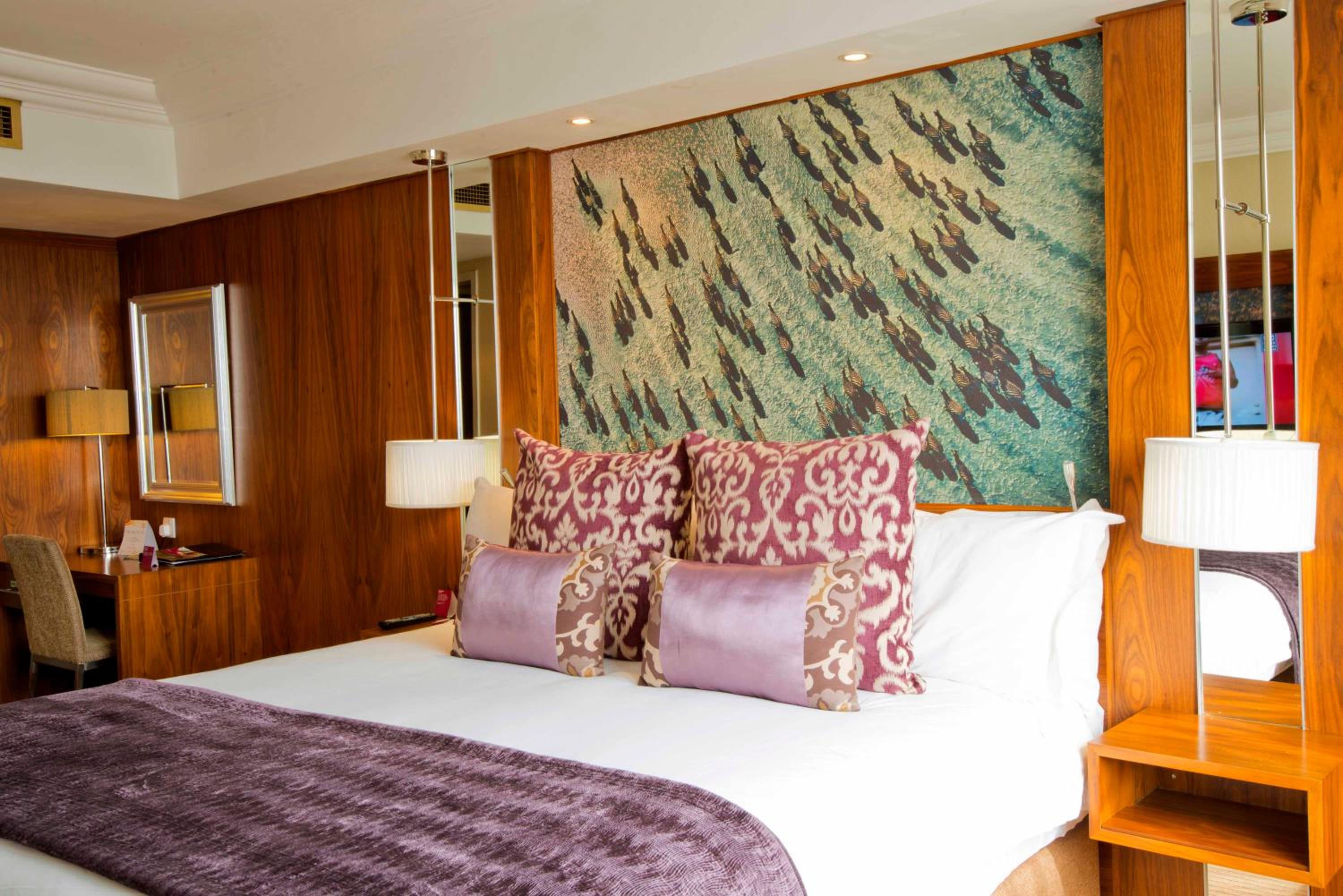 Executive Suite - Photo 1