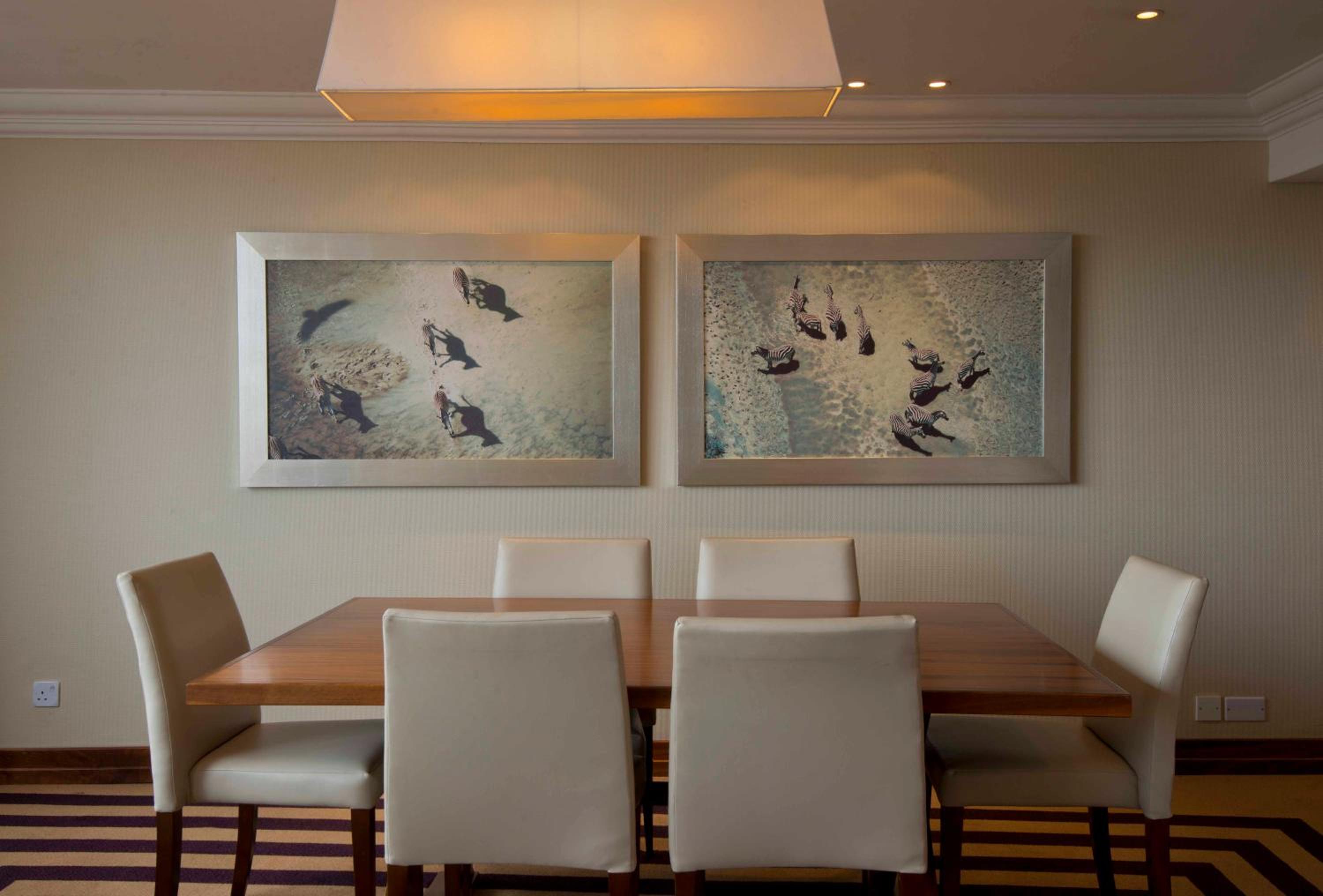 Executive Suite - Photo 5