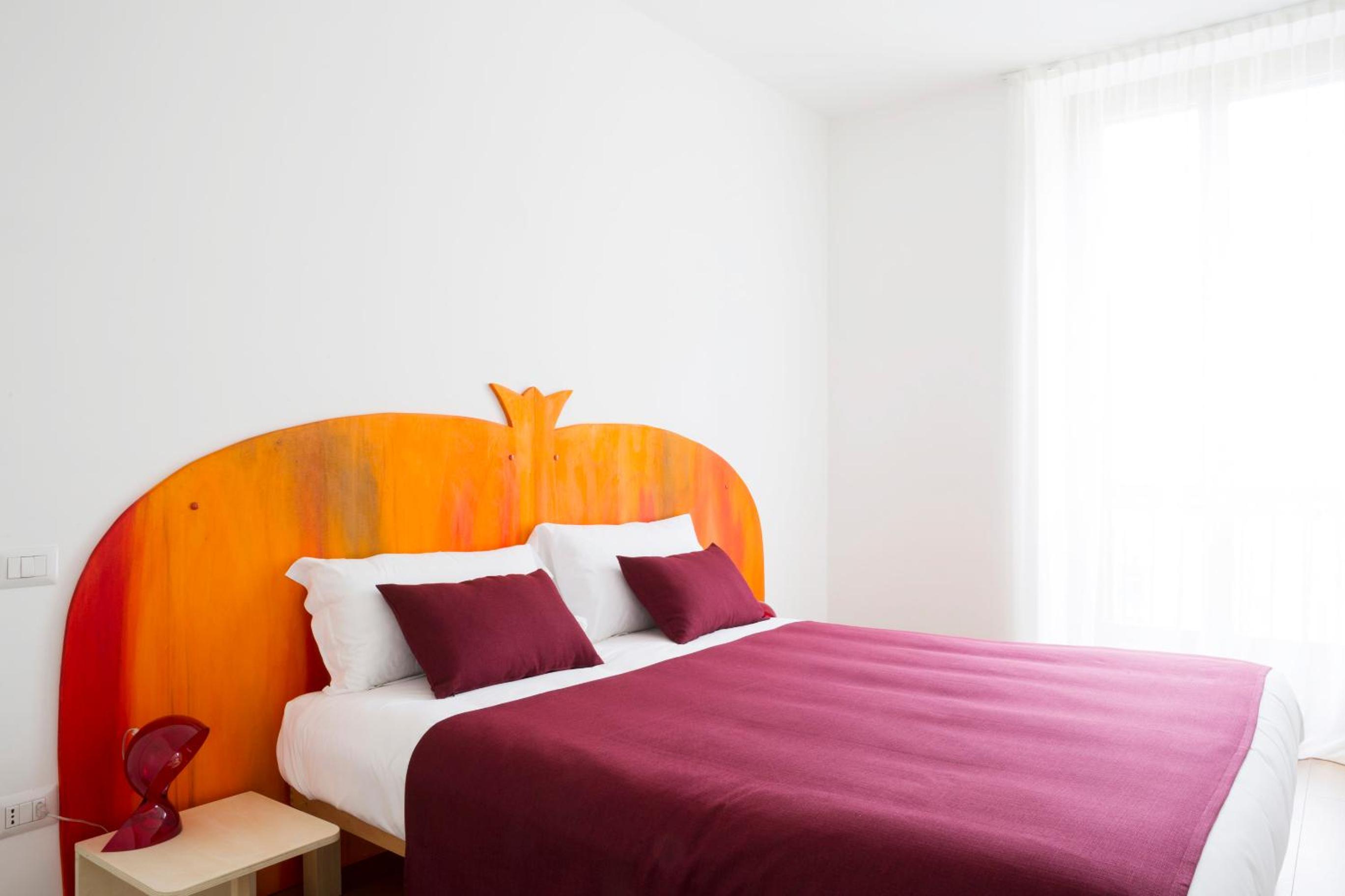 Large One-Bedroom Apartment - Photo 10