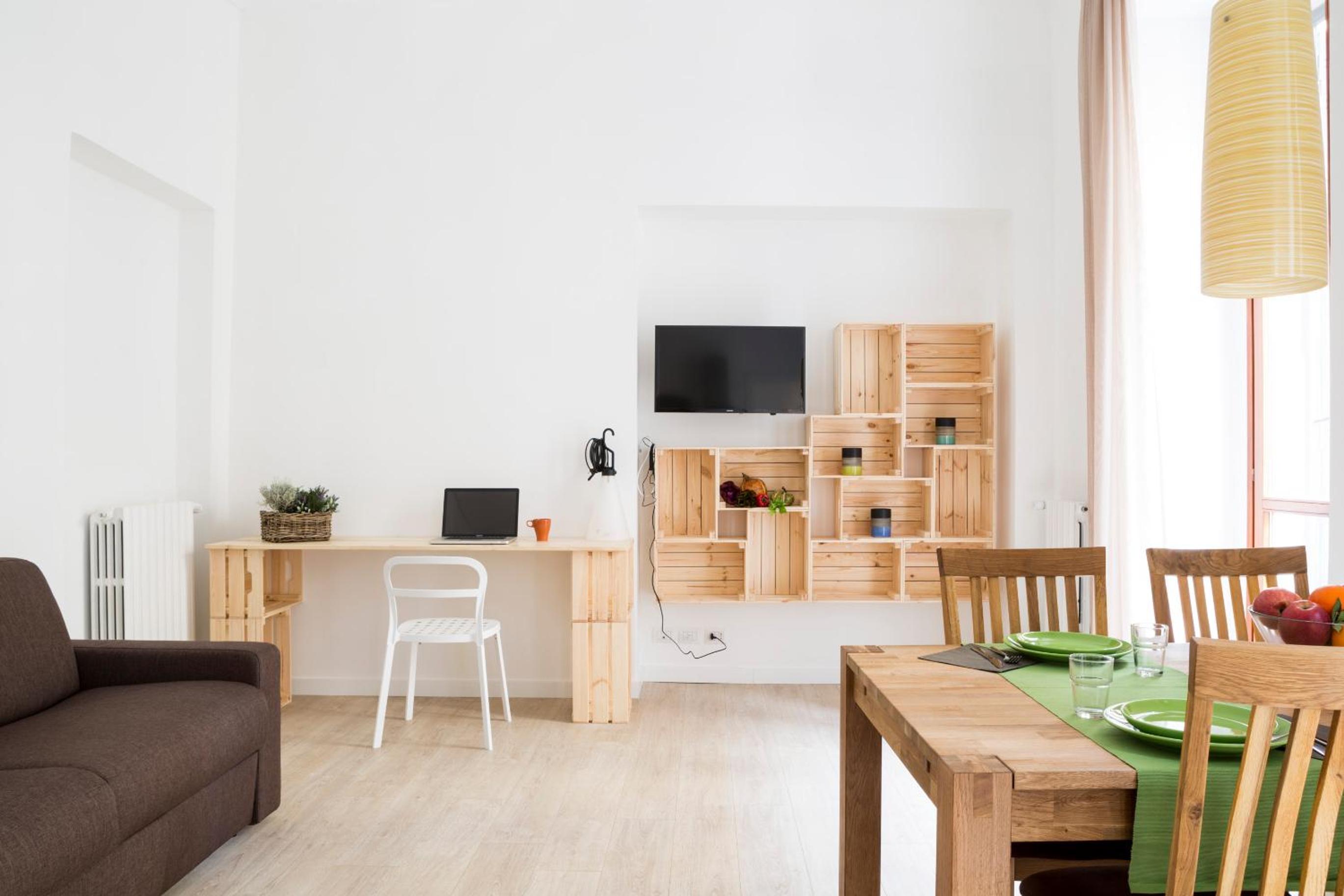 Large One-Bedroom Apartment with Balcony - Photo 15