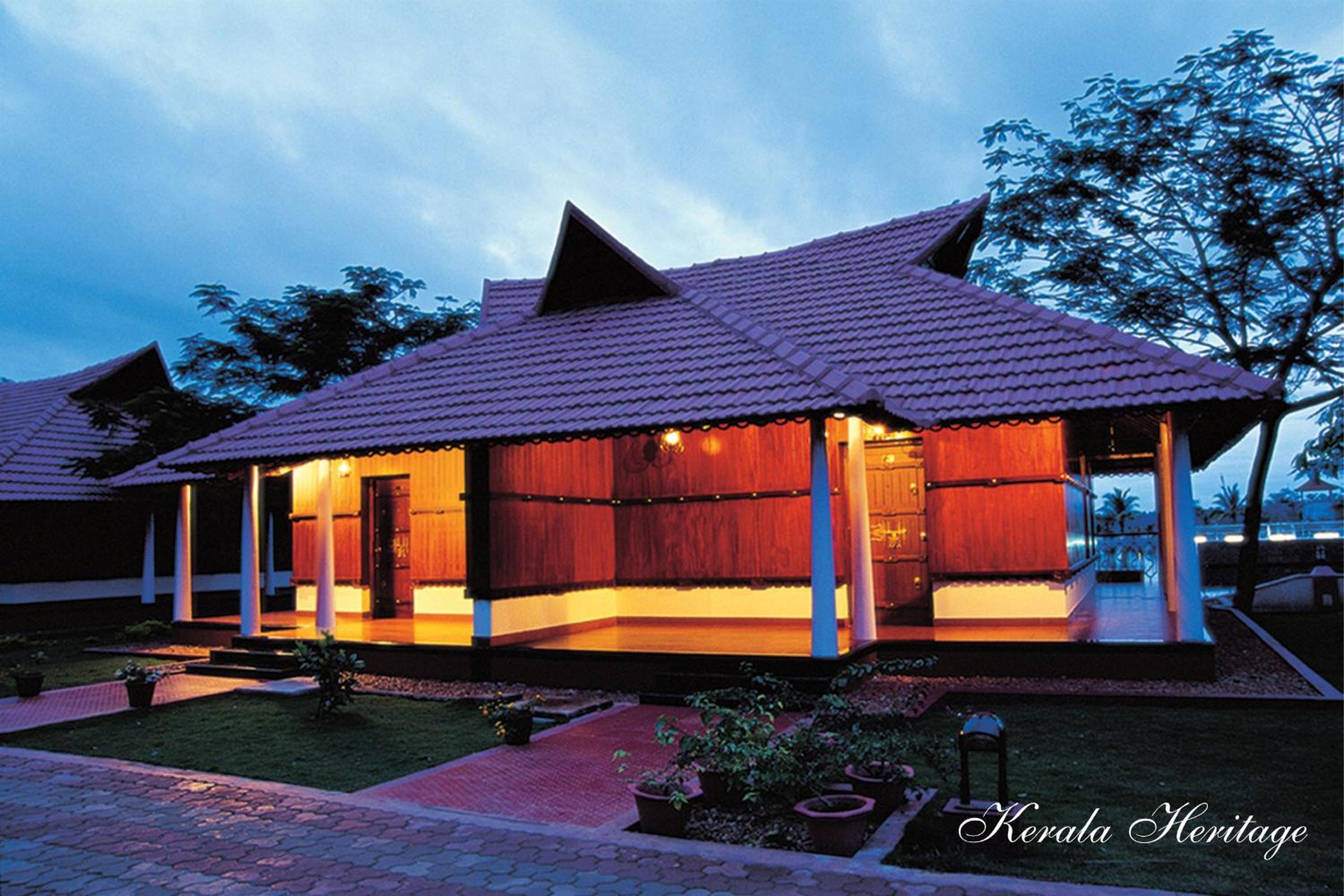 Water Front Heritage Cottage with Balcony Water Front Heritage Cottage with Balcony