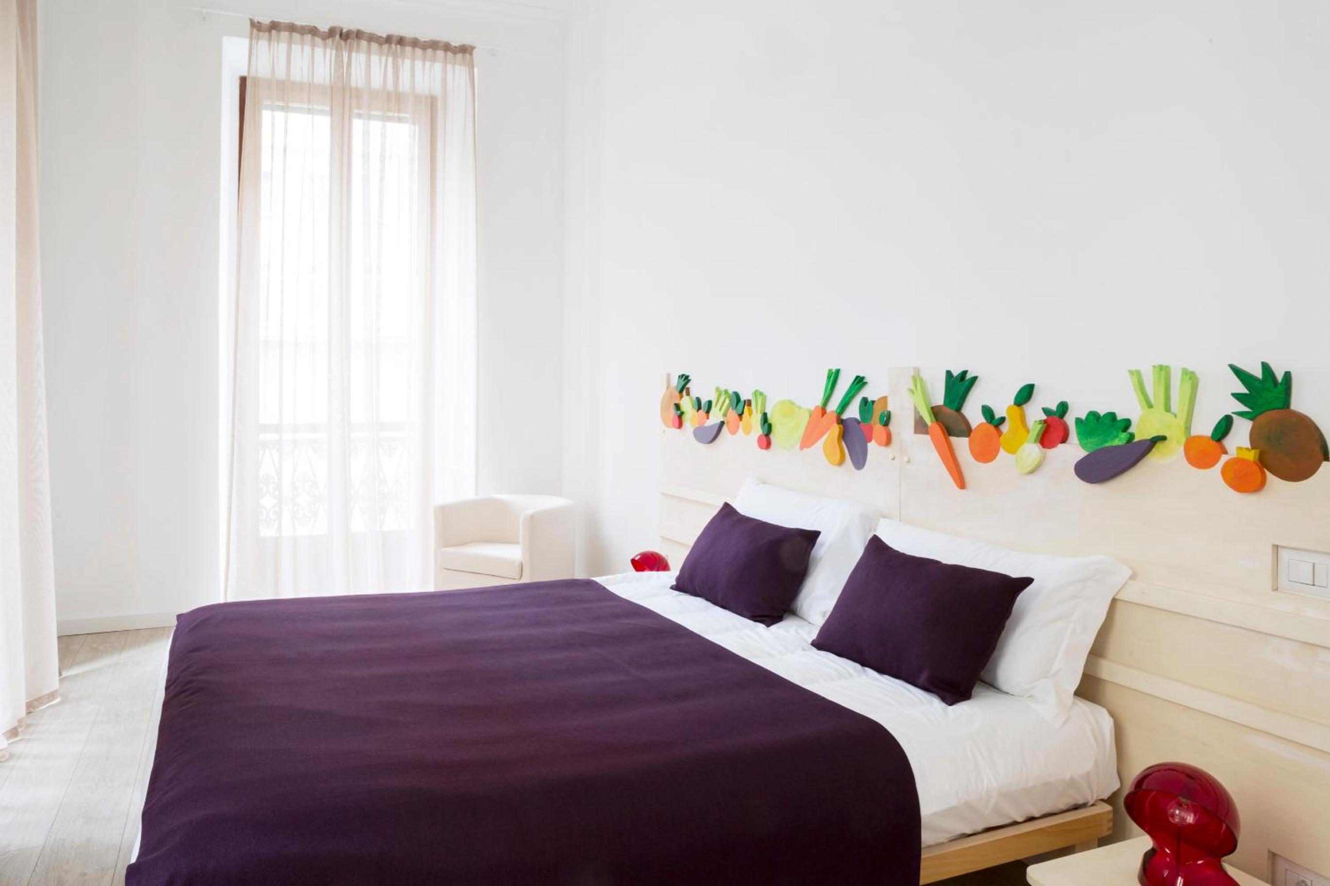 Large One-Bedroom Apartment with Balcony - Photo 3
