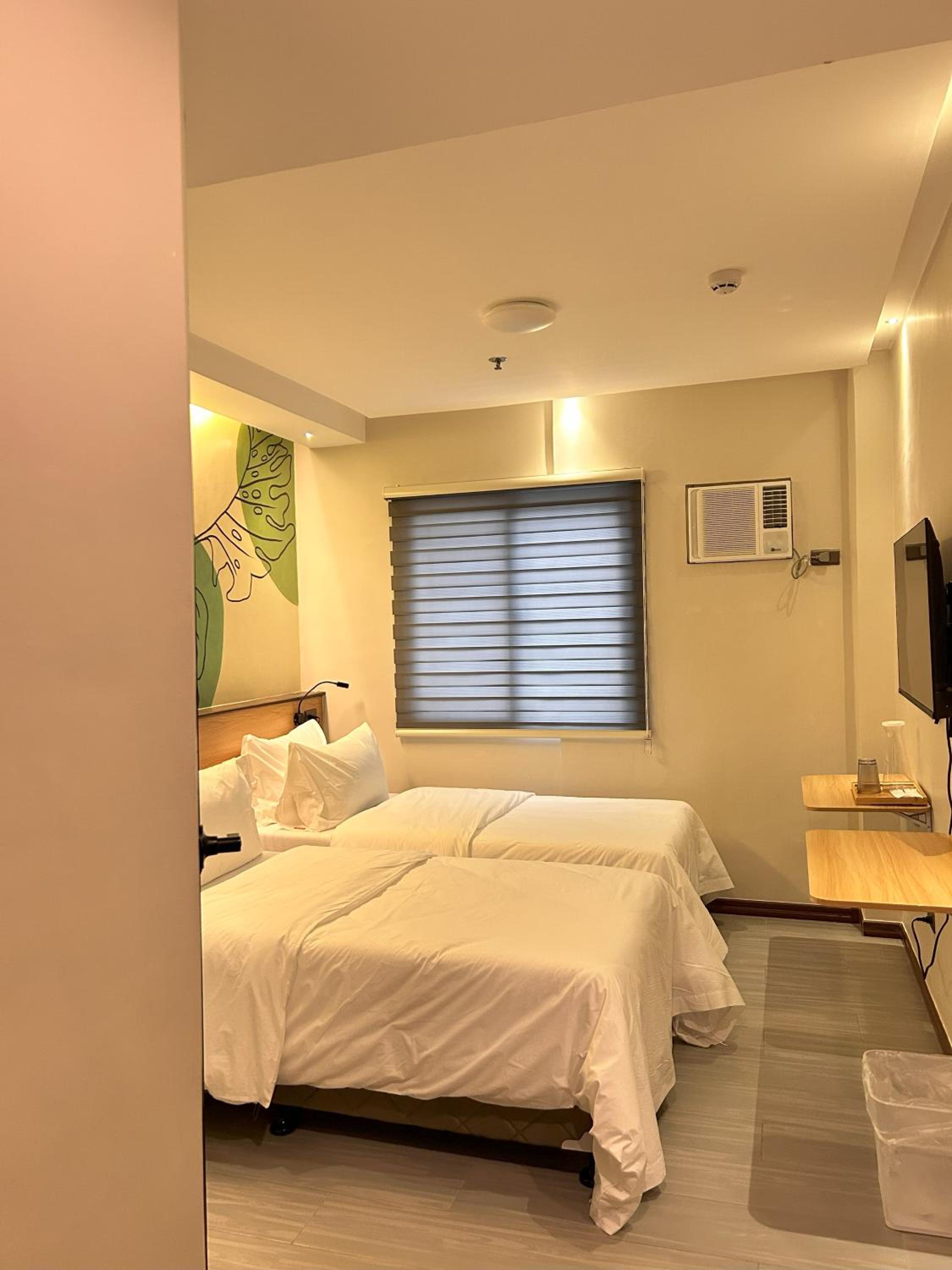 Standard Twin Room - Photo 2