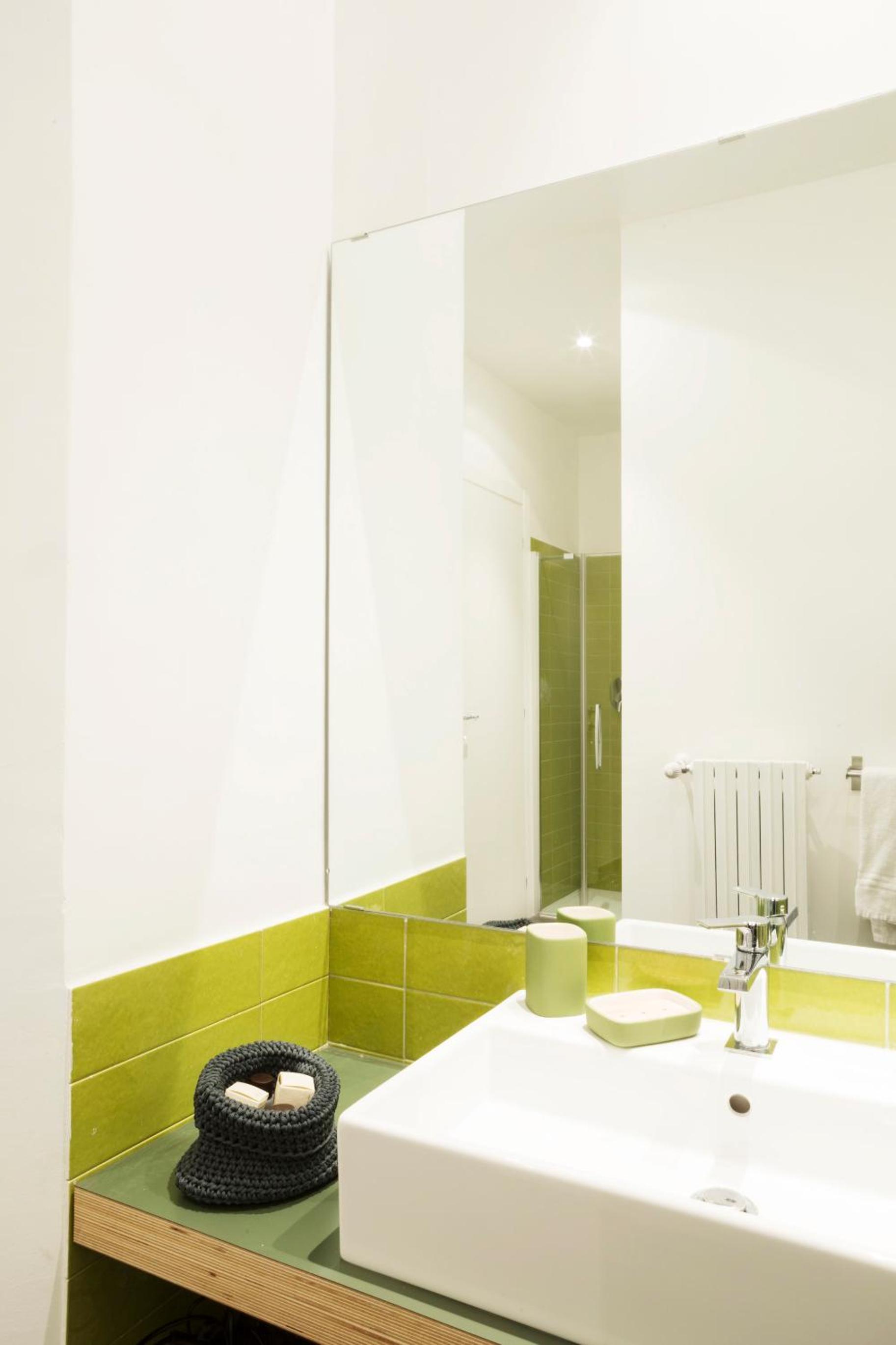 Large One-Bedroom Apartment with Balcony - Photo 10
