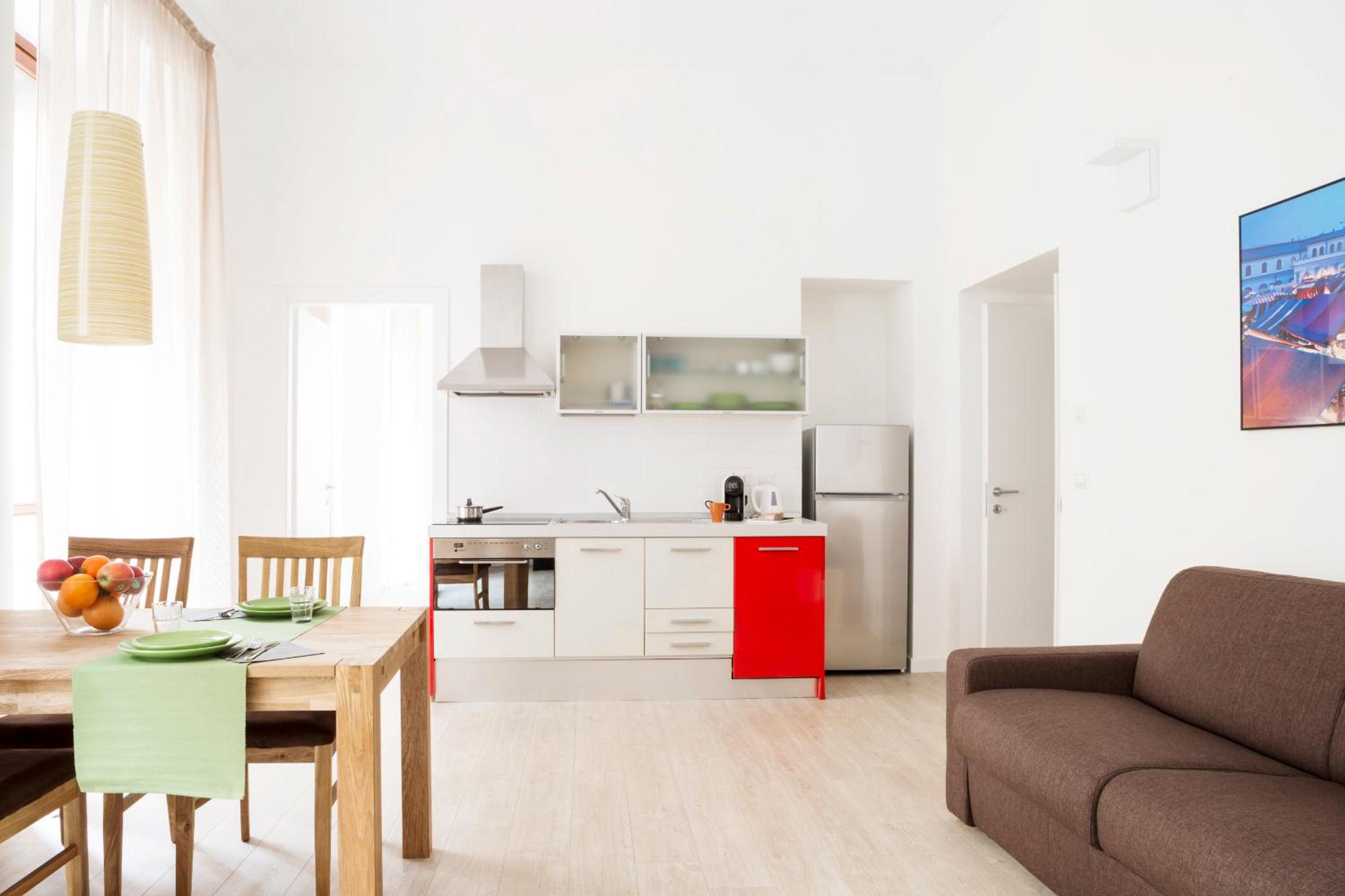 Large One-Bedroom Apartment with Balcony - Photo 8