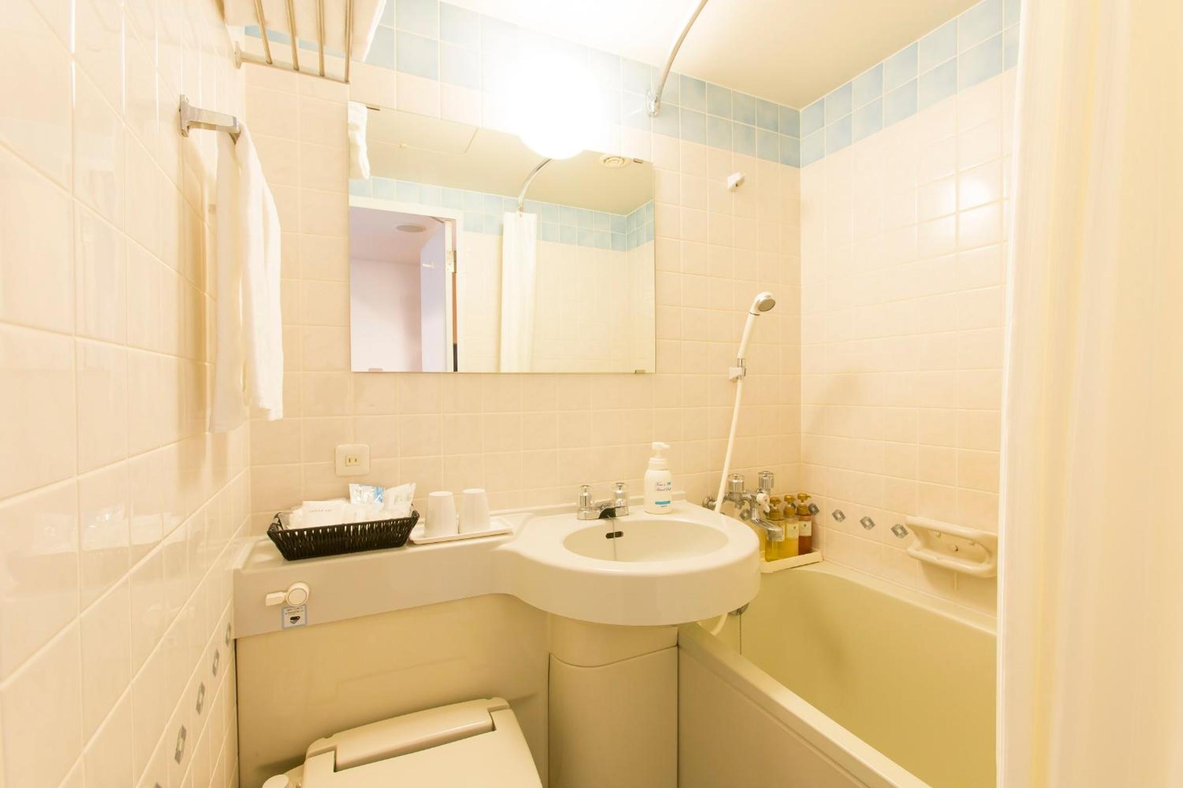 Double Room with Small Double Bed - Non-Smoking photo 2