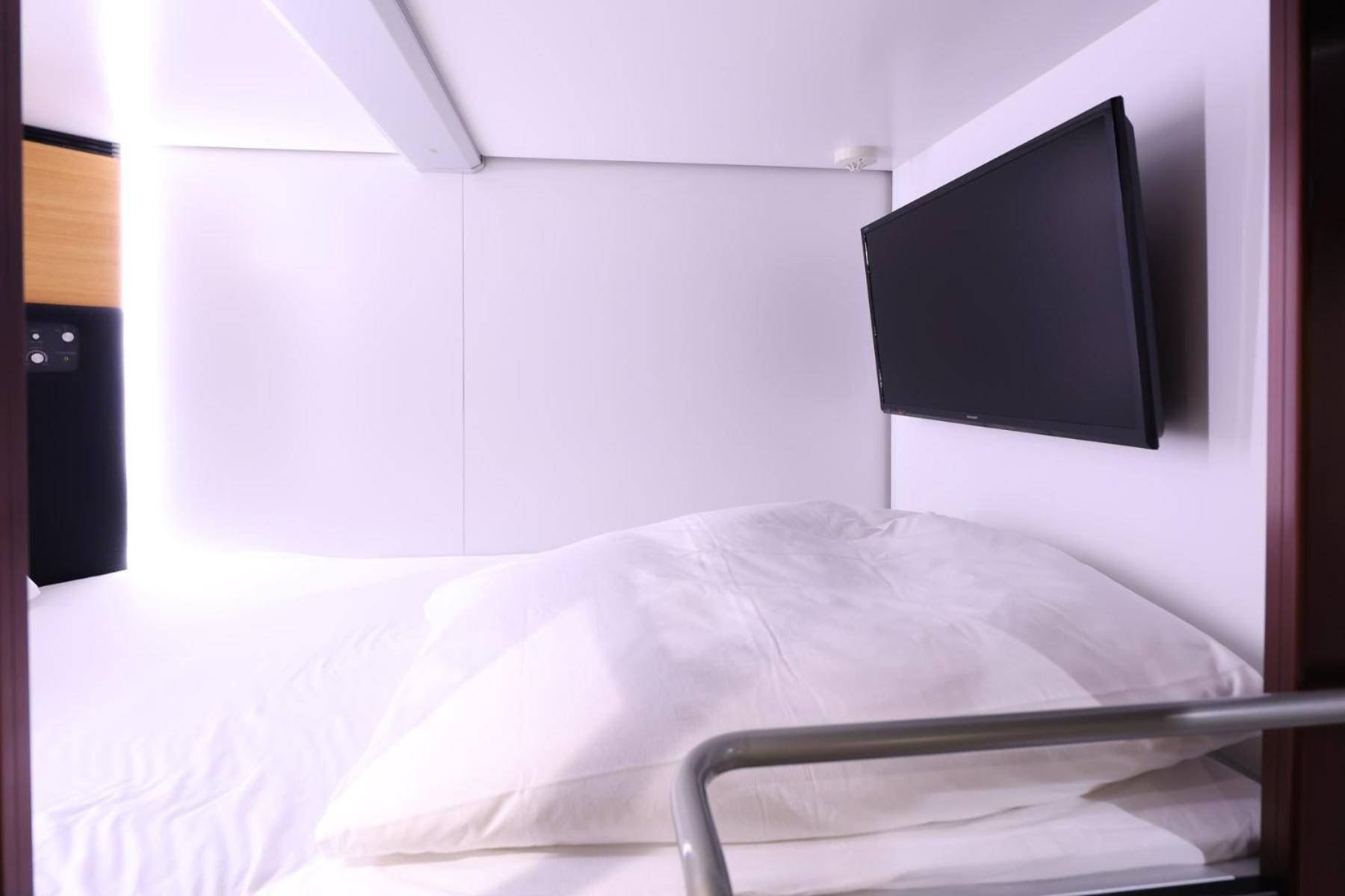 Capsule Room Selected at Check-in for Male