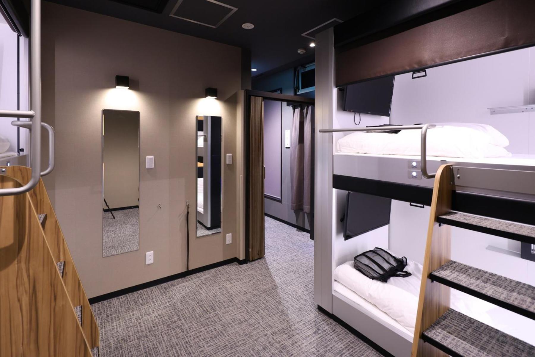 Quadruple Room With Shared Bathroom For Female - No Daily Cleaning