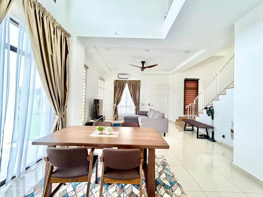 Three-Bedroom House photo 1