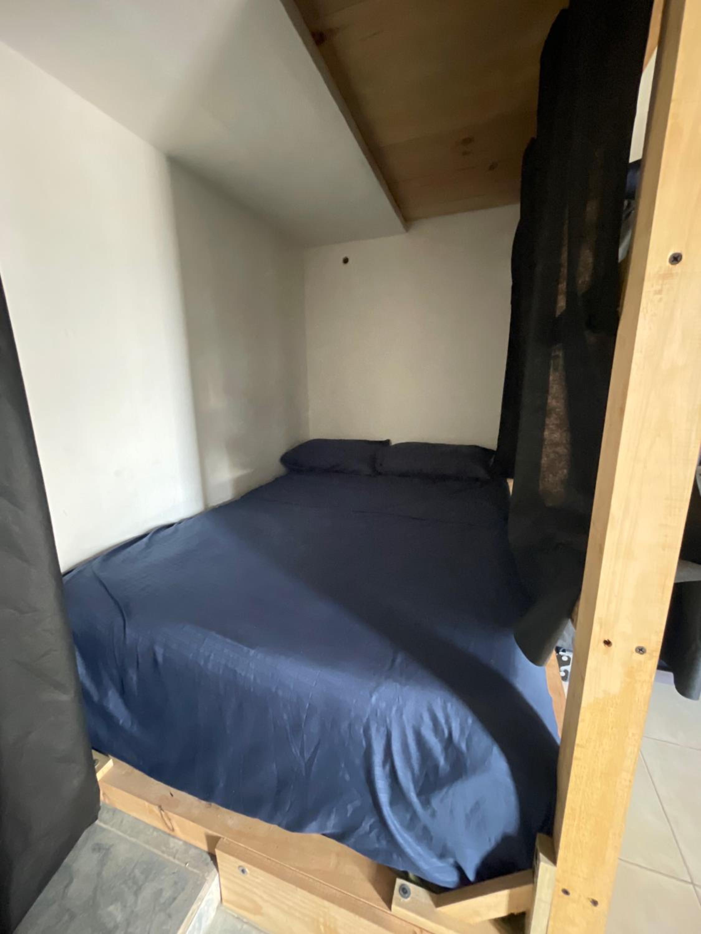 Bed in 8-Bed Mixed Dormitory Room photo 1