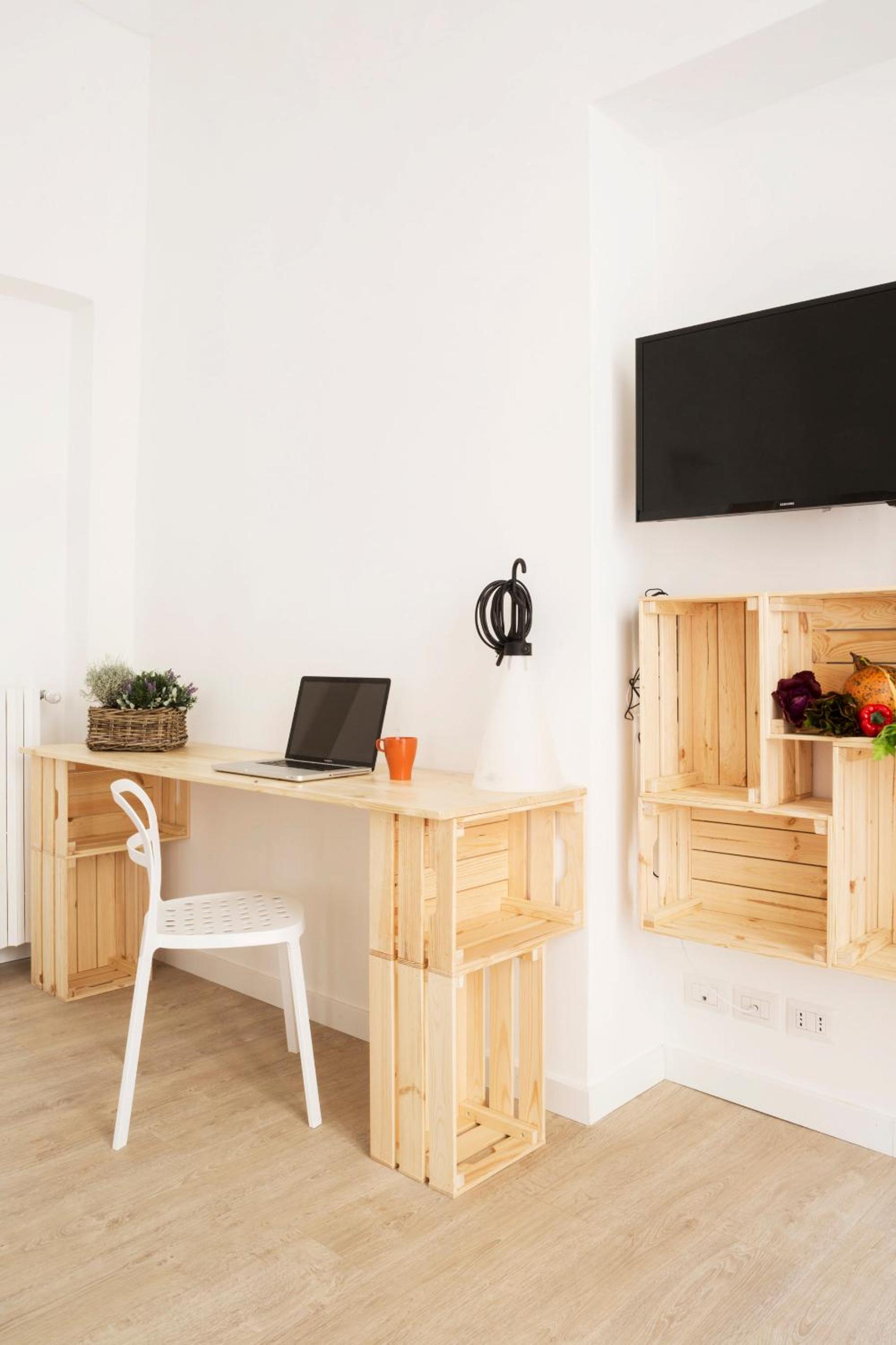 Large One-Bedroom Apartment with Balcony - Photo 7