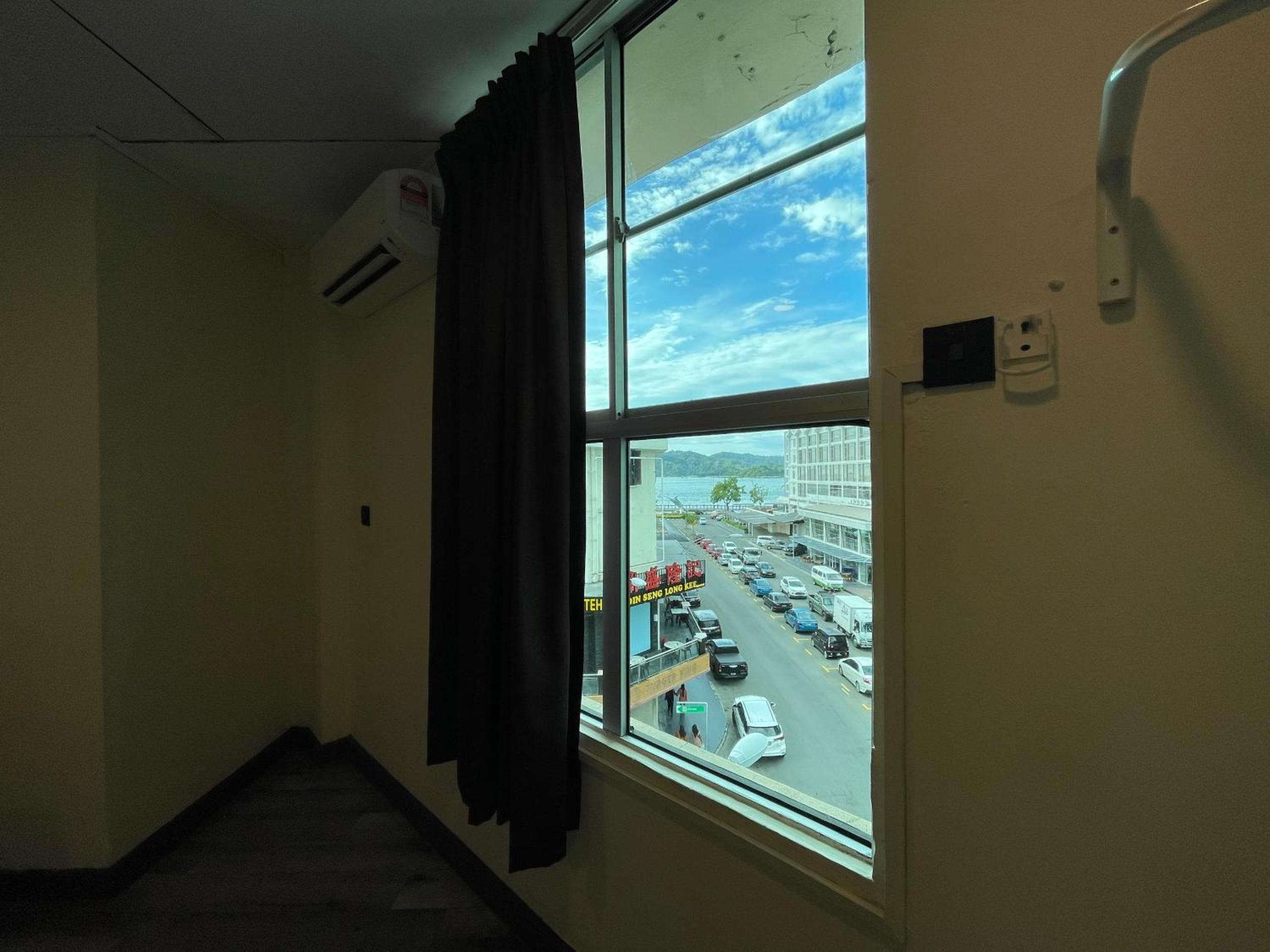 Standard Twin Room - Photo 8