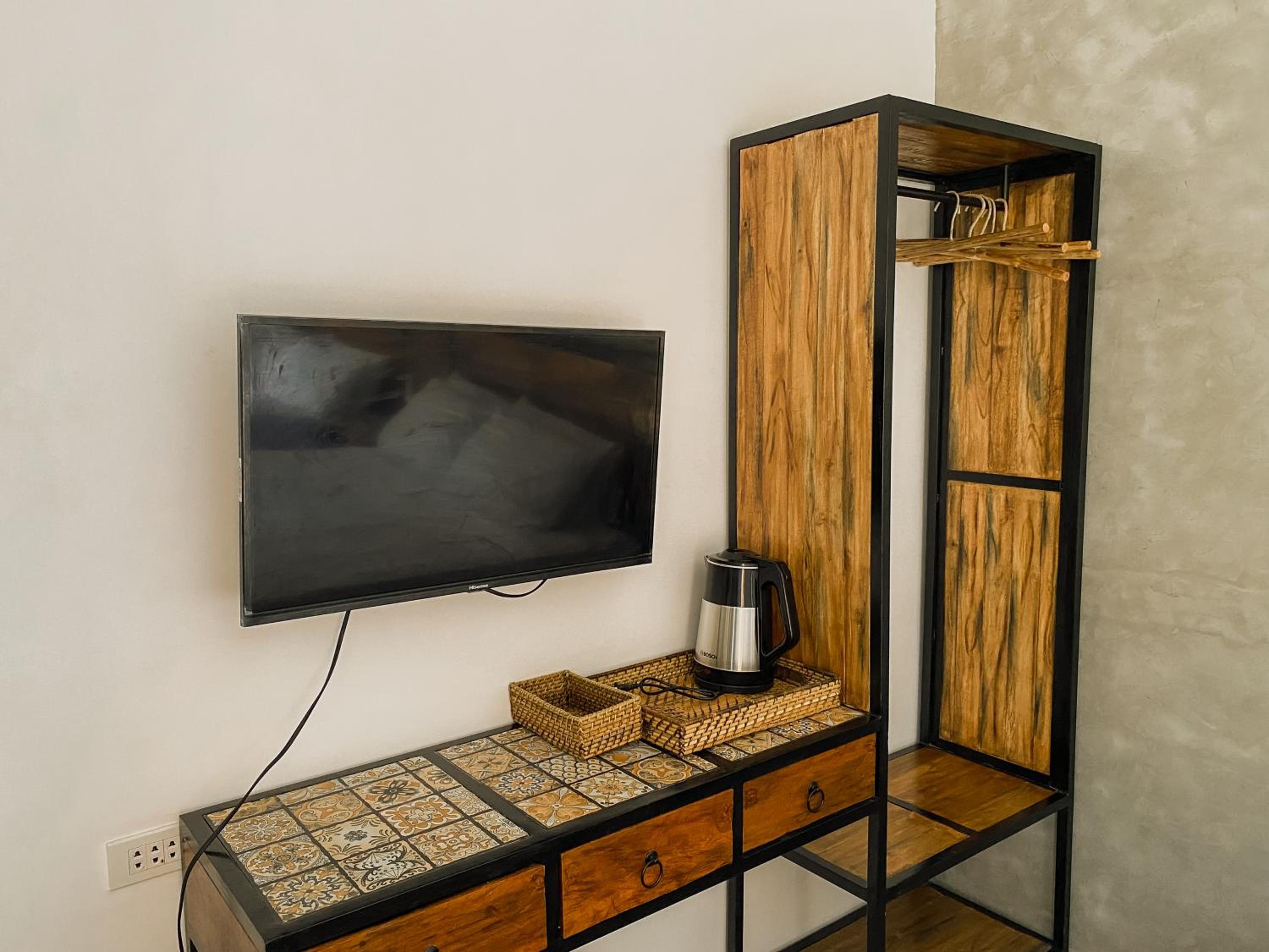 Family Room with Garden View - Photo 4