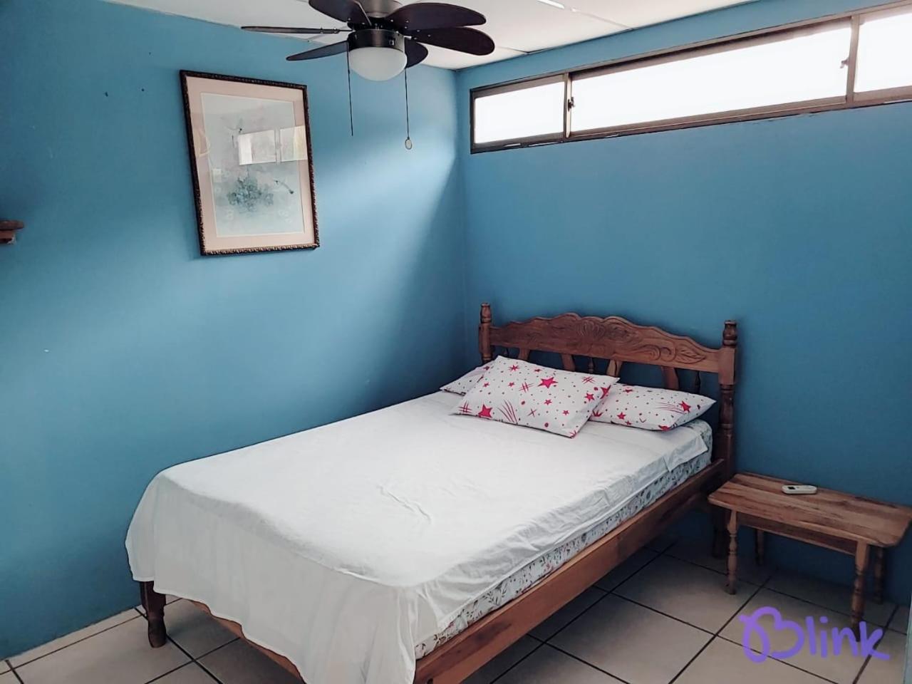 Double Room with Shared Bathroom photo 2