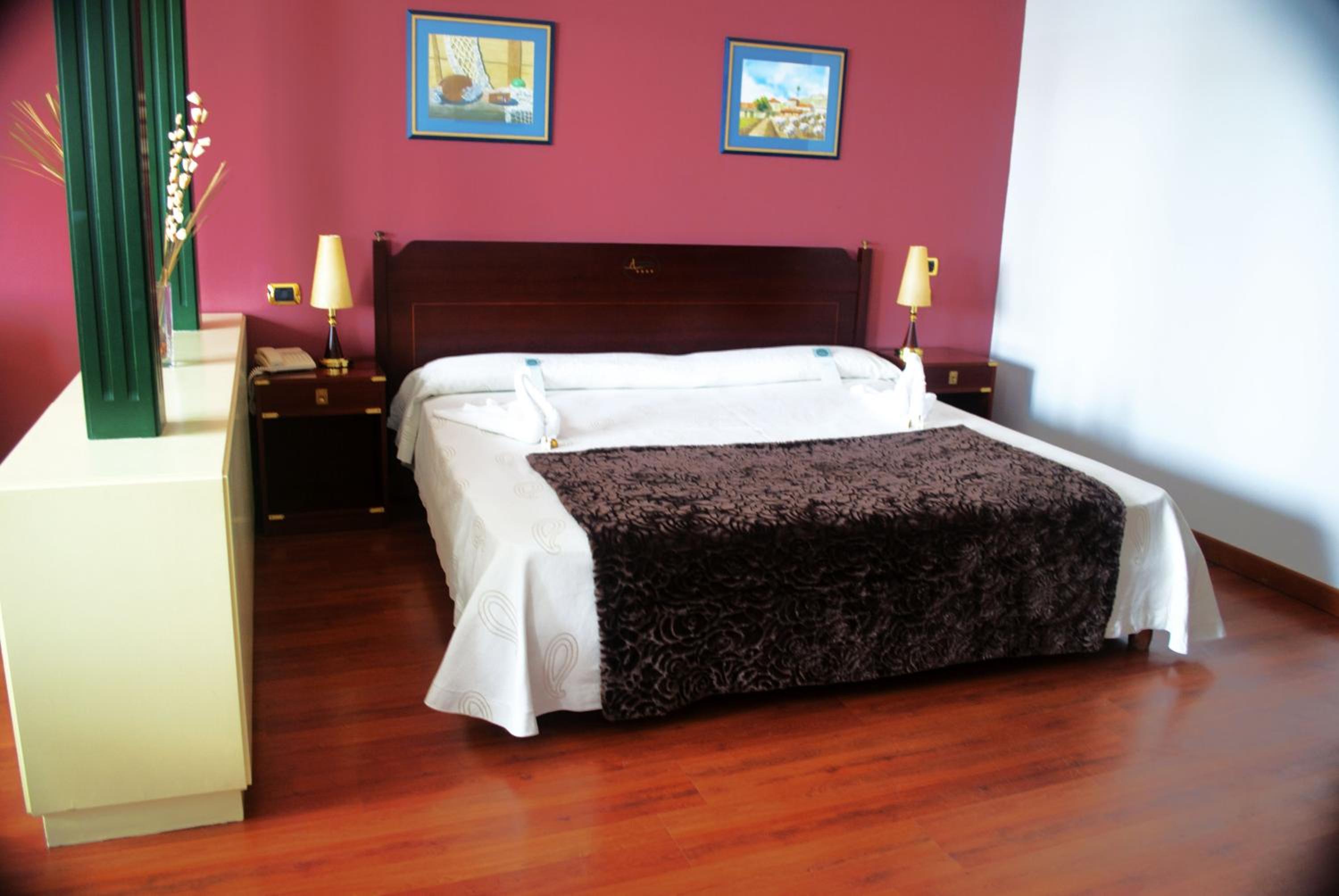 Habitación Doble o con Dos Camas Habitación Doble o con Dos Camas