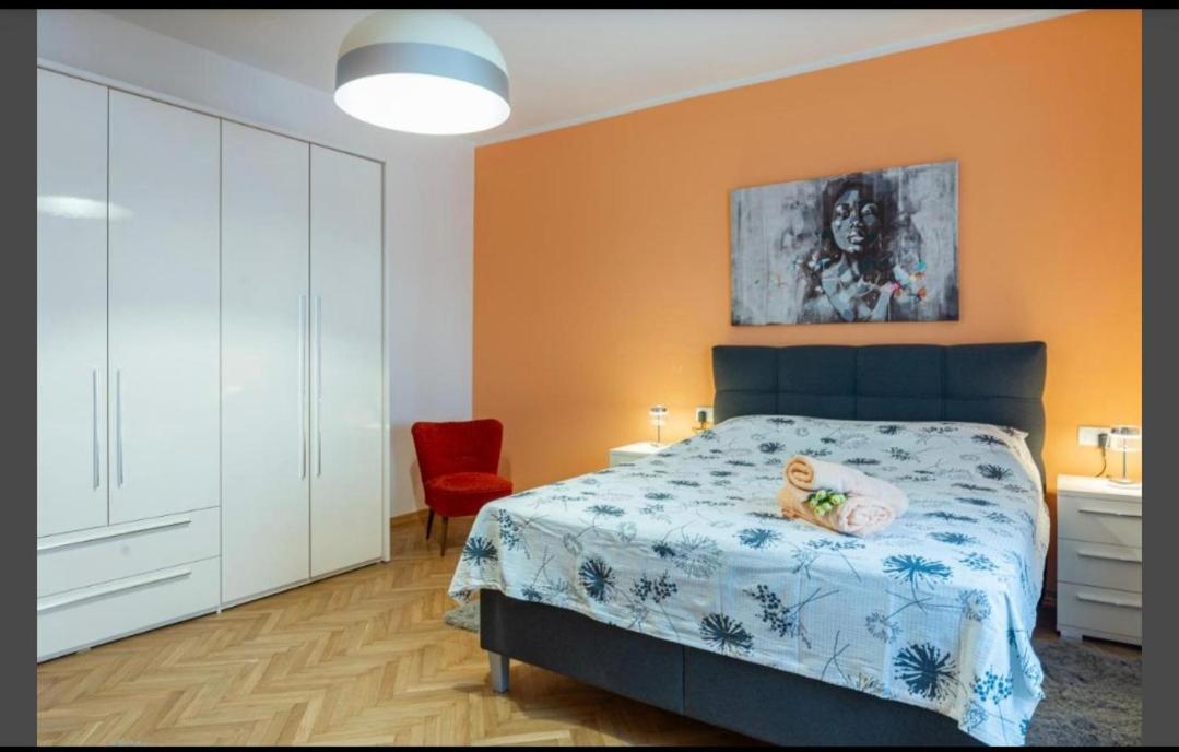 One-Bedroom Apartment with Sea View and Balcony