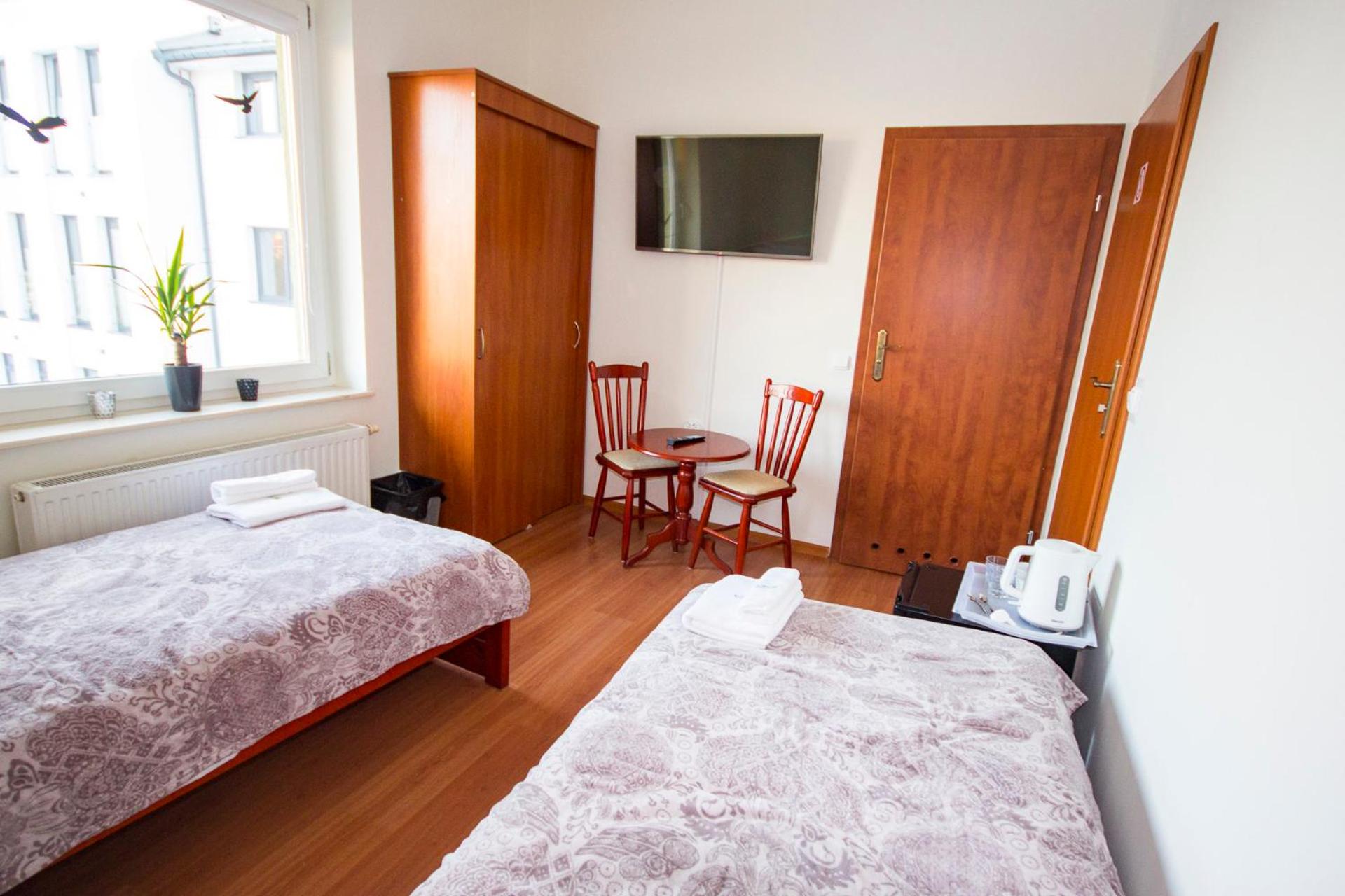 Double or Twin Room with Private Bathroom - Photo 18
