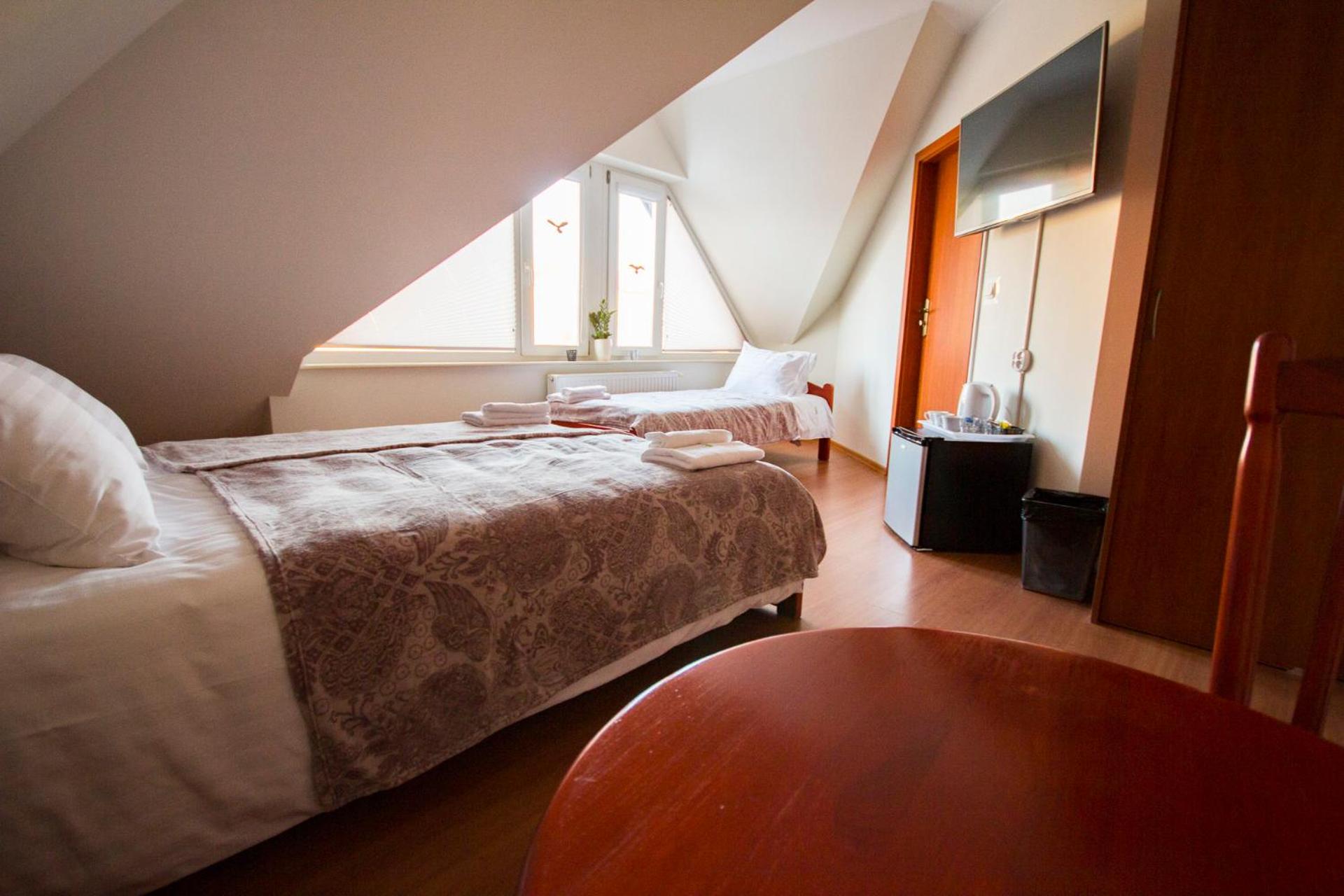 Triple Room with Bathroom - Photo 12