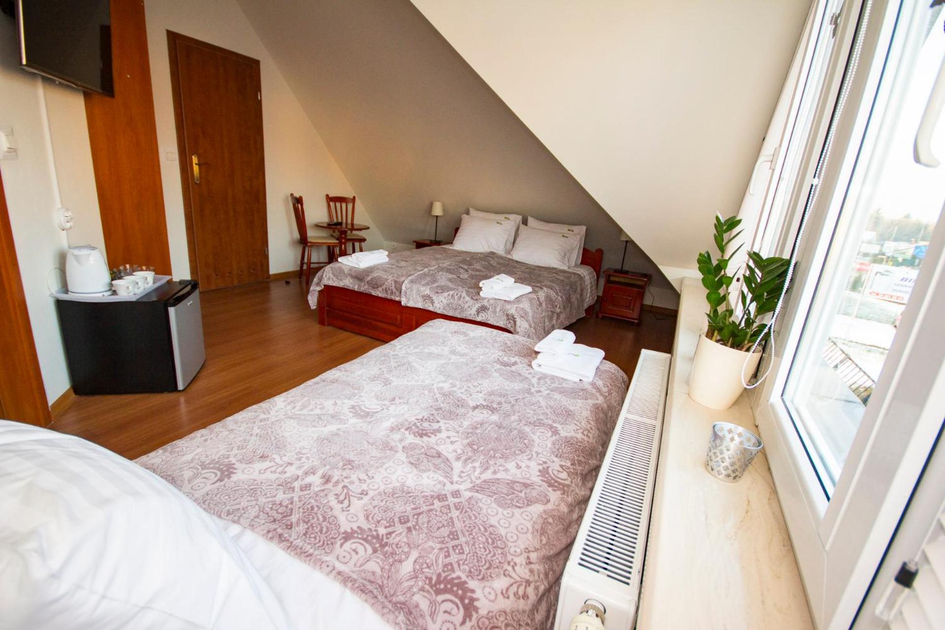 Triple Room with Bathroom - Photo 11
