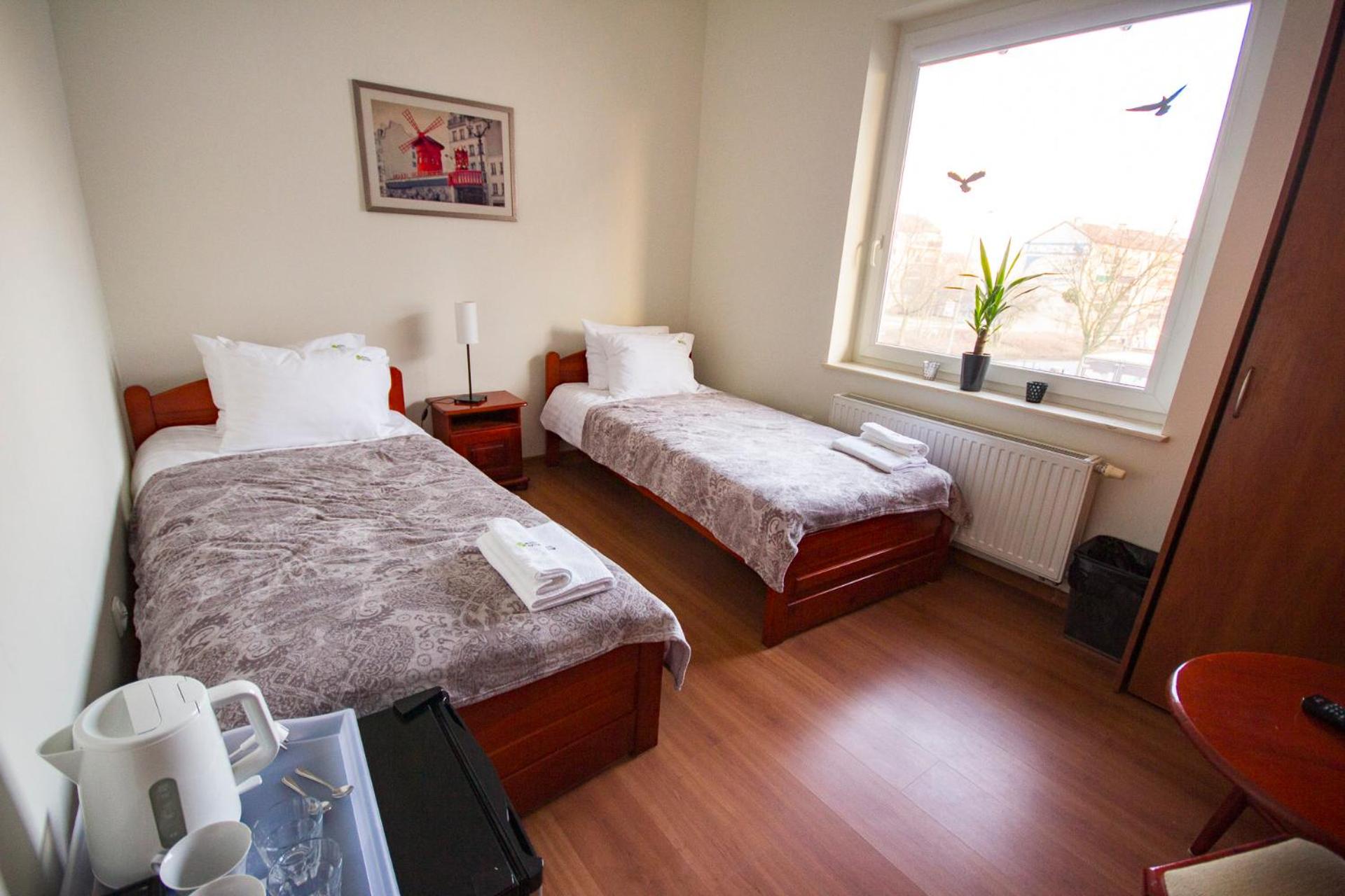 Double or Twin Room with Private Bathroom - Photo 4