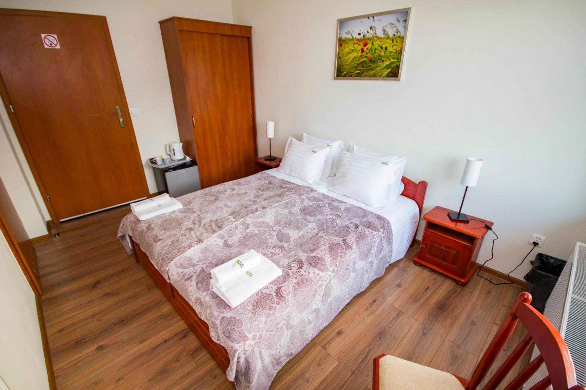 Double or Twin Room with Private Bathroom - Photo 17