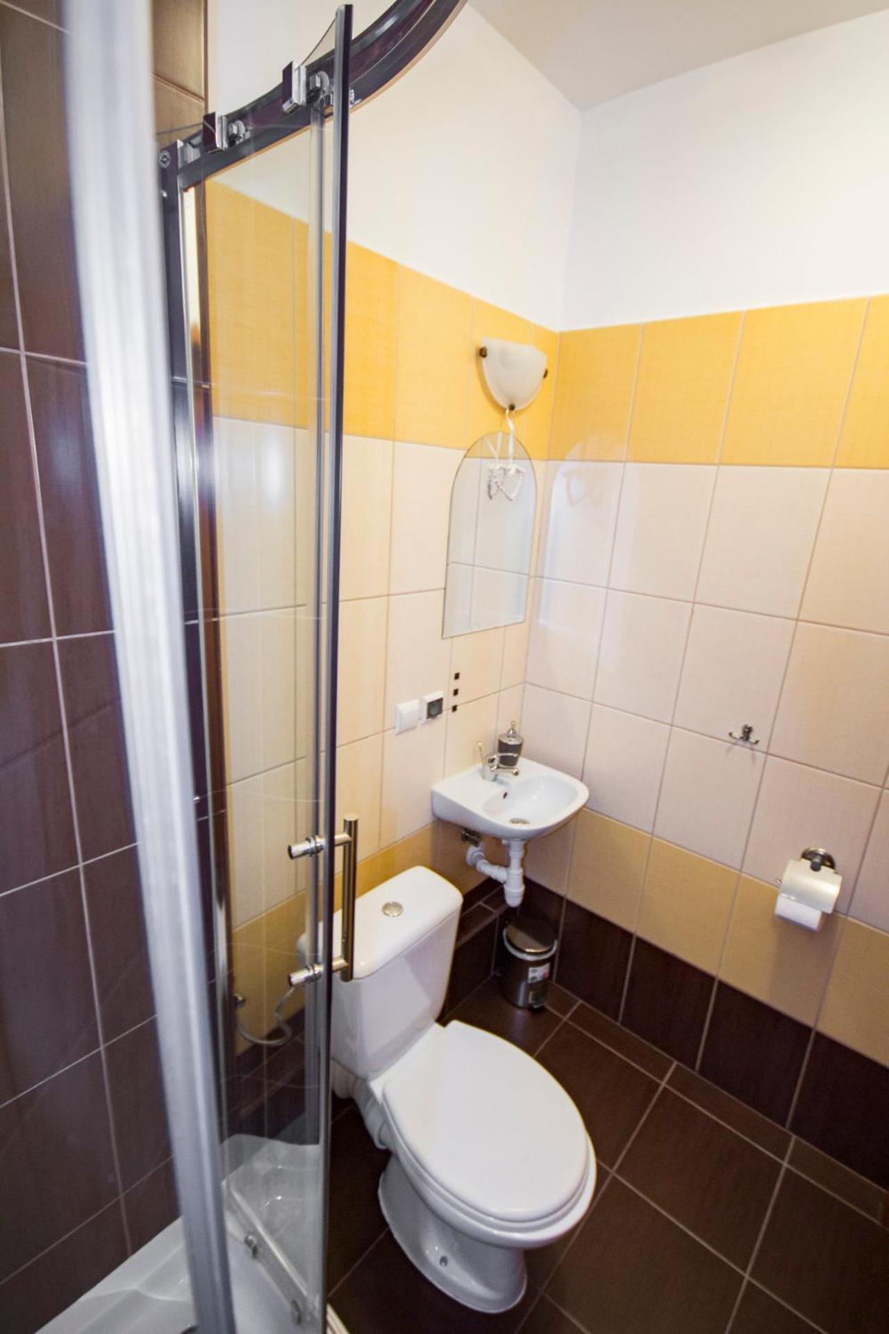 Triple Room with Bathroom - Photo 2