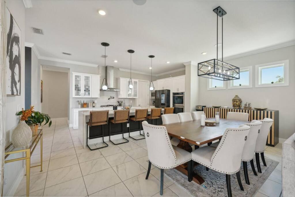 Seven-Bedroom House photo 2