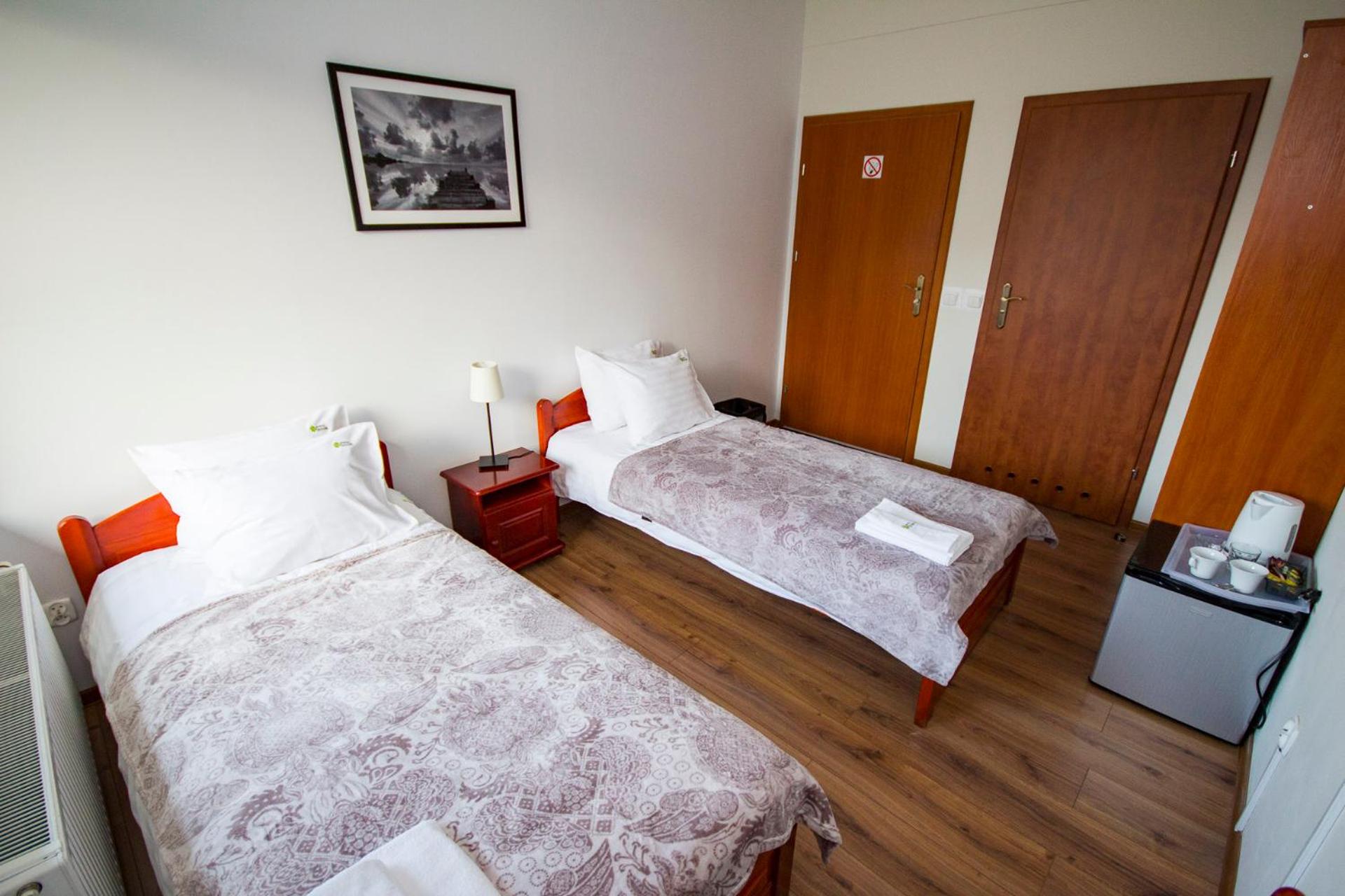 Double or Twin Room with Private Bathroom - Photo 7