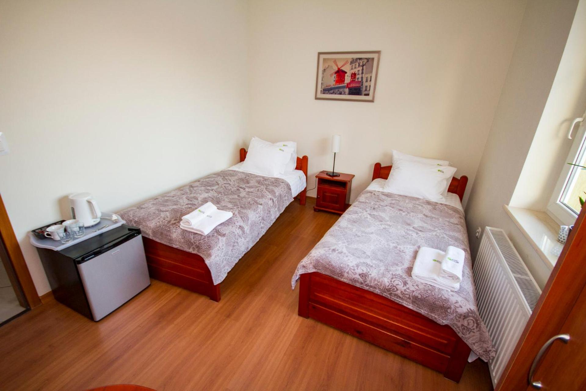 Double or Twin Room with Private Bathroom - Photo 16