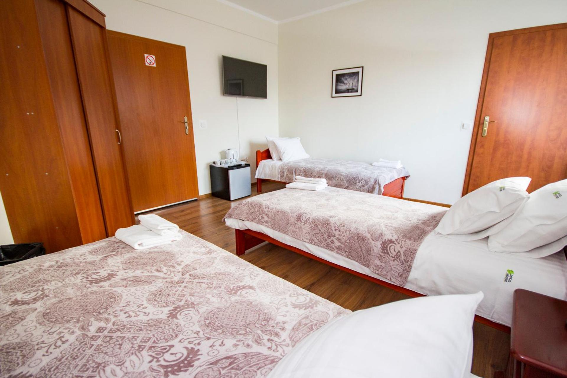 Triple Room with Bathroom - Photo 18