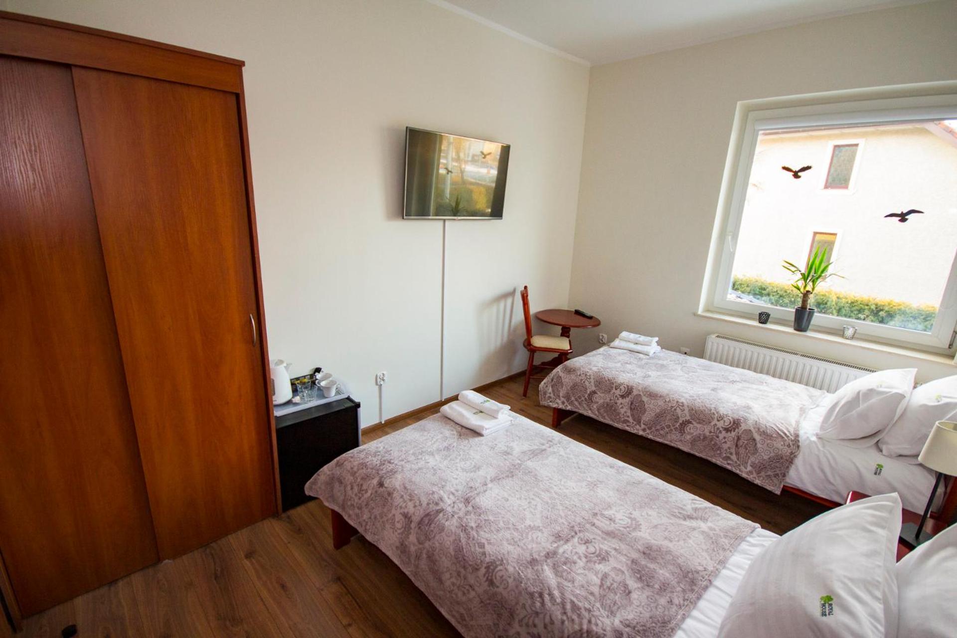 Double or Twin Room with Private Bathroom - Photo 13