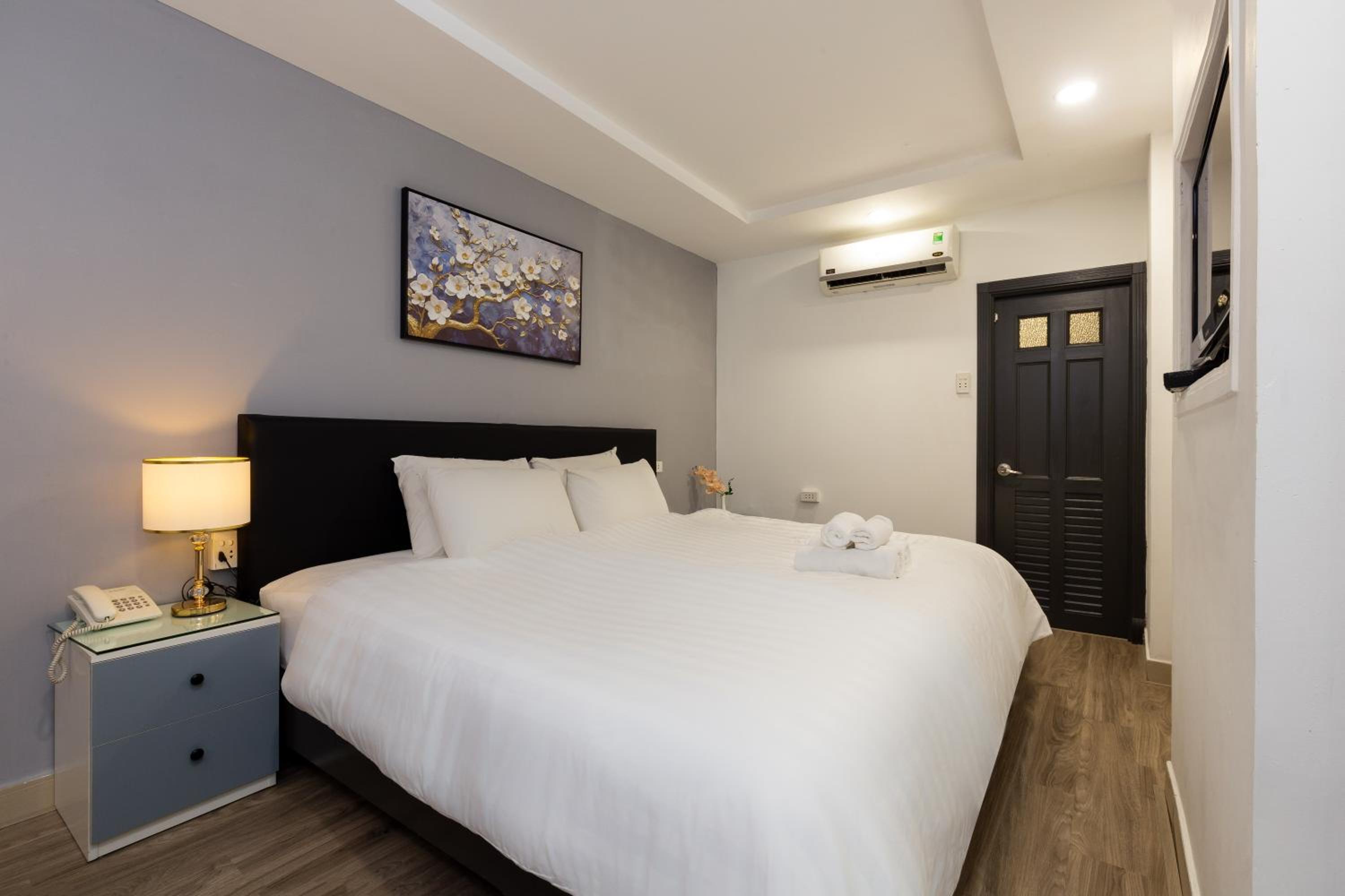 Standard Queen Room