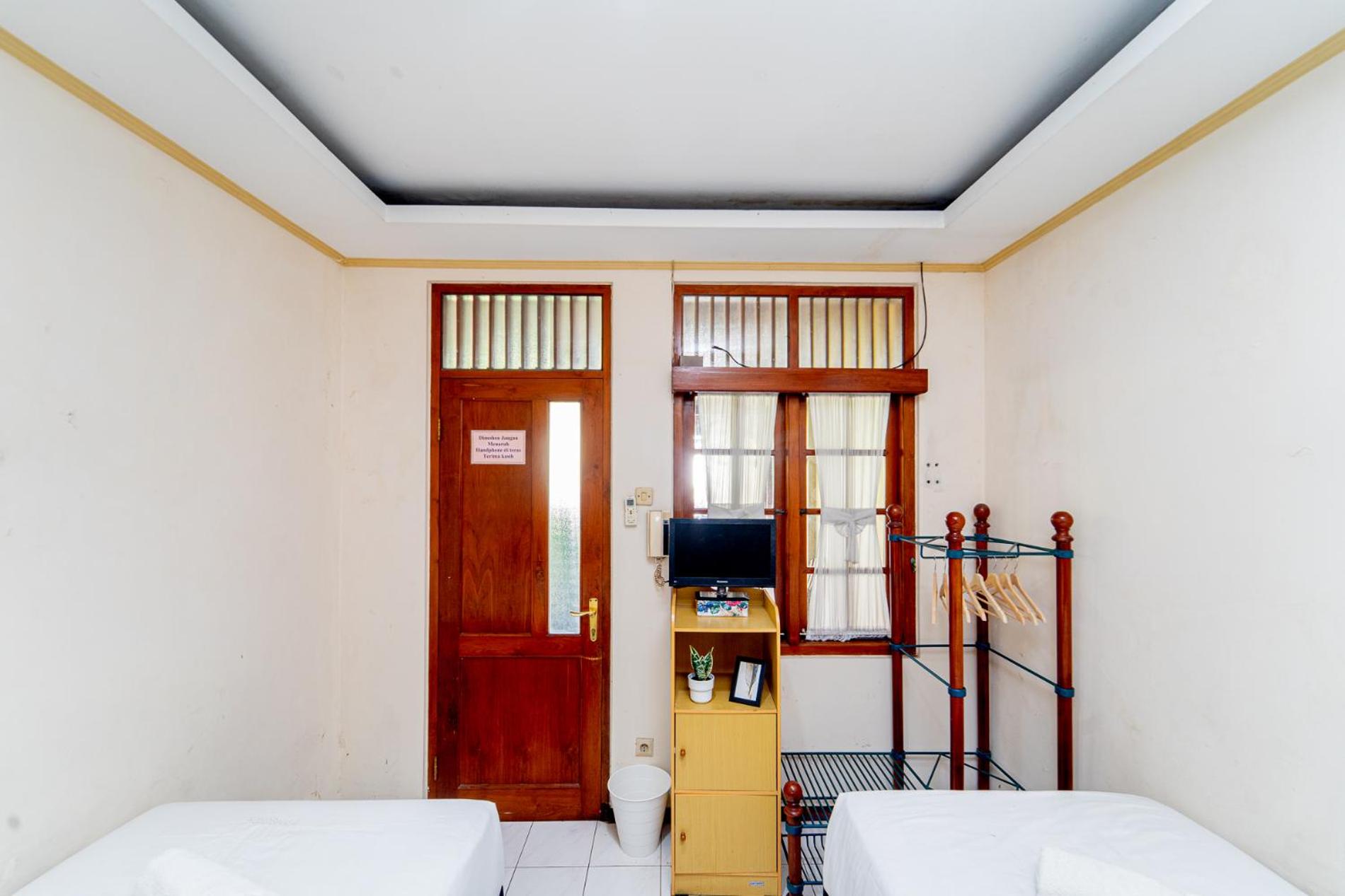 Twin Room - Photo 6