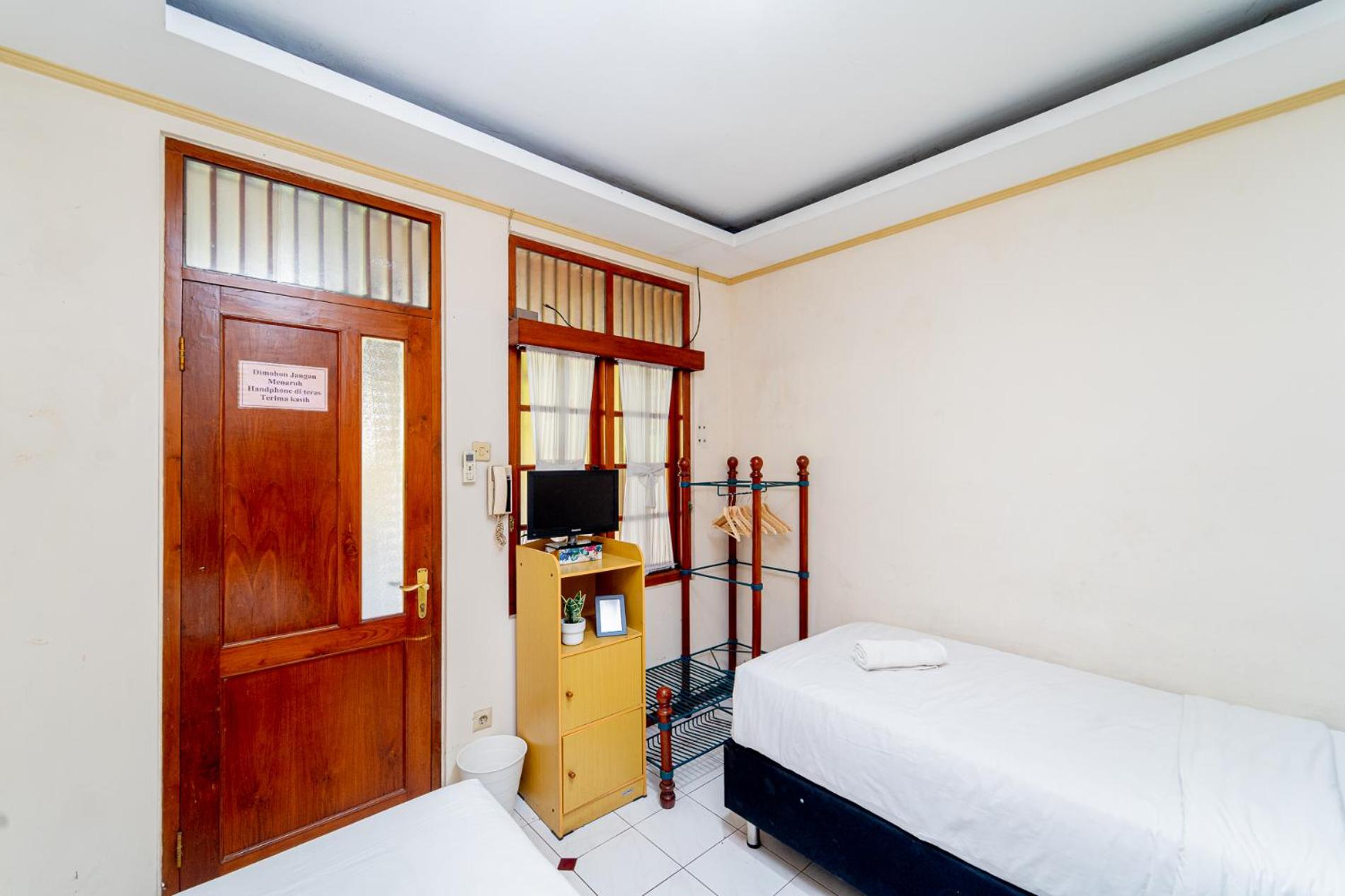 Twin Room - Photo 3