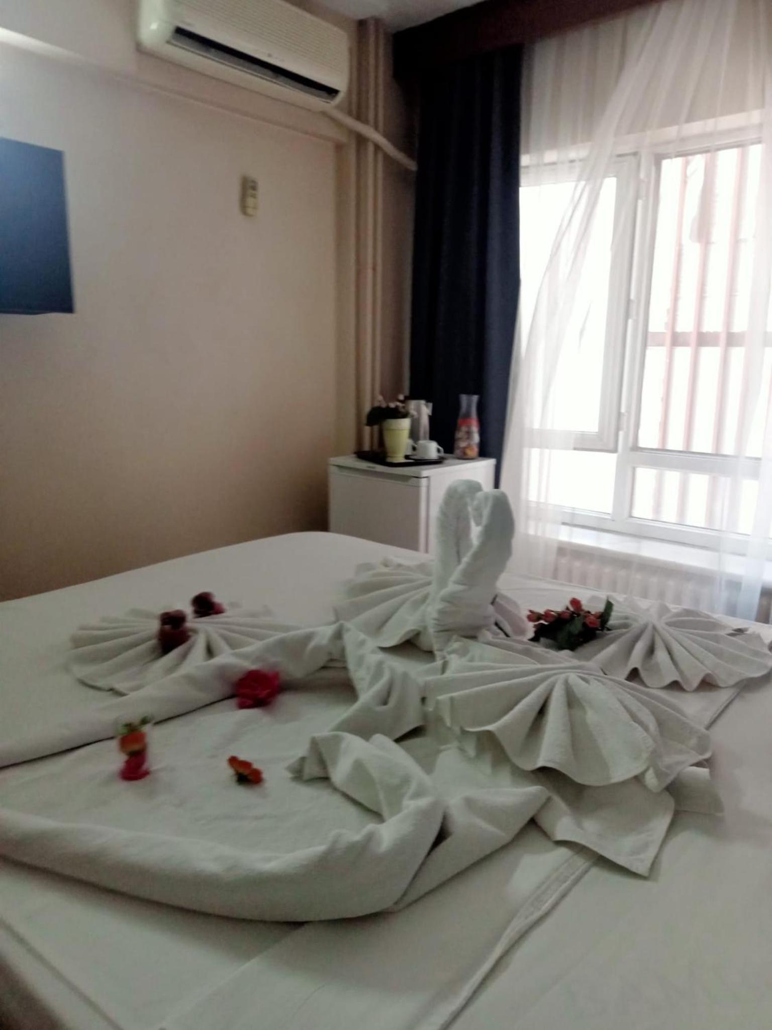 Budget Double Room - Photo 10