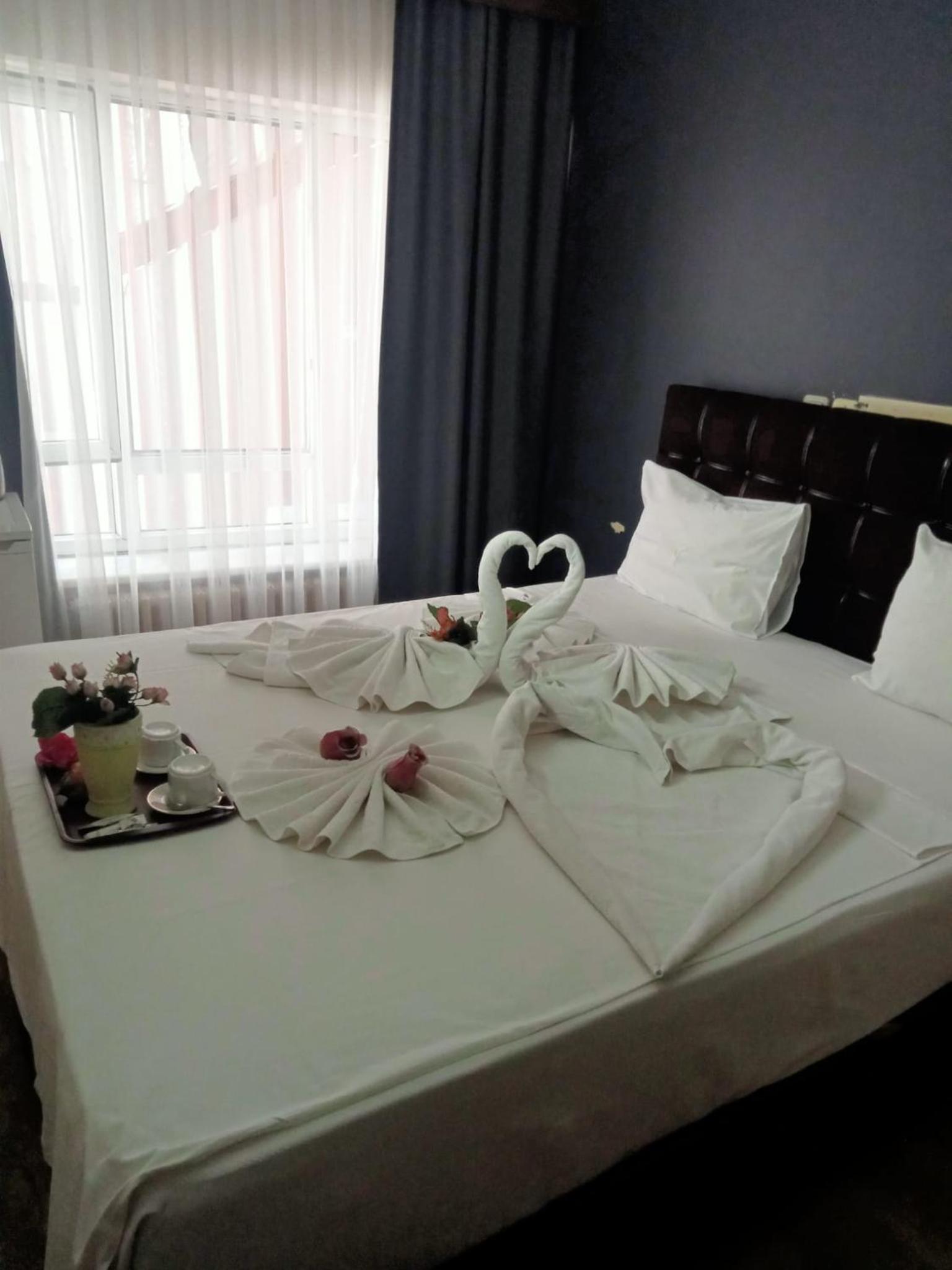 Budget Double Room - Photo 9