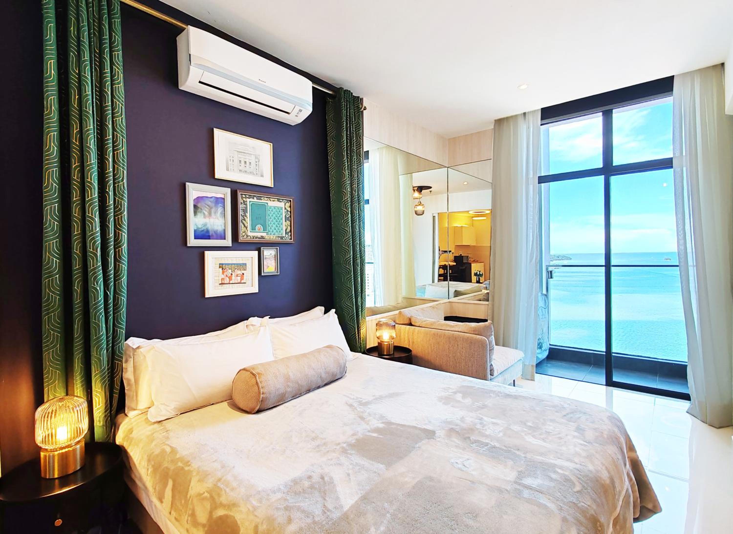 Deluxe One-Bedroom Apartment with Ocean View photo 2
