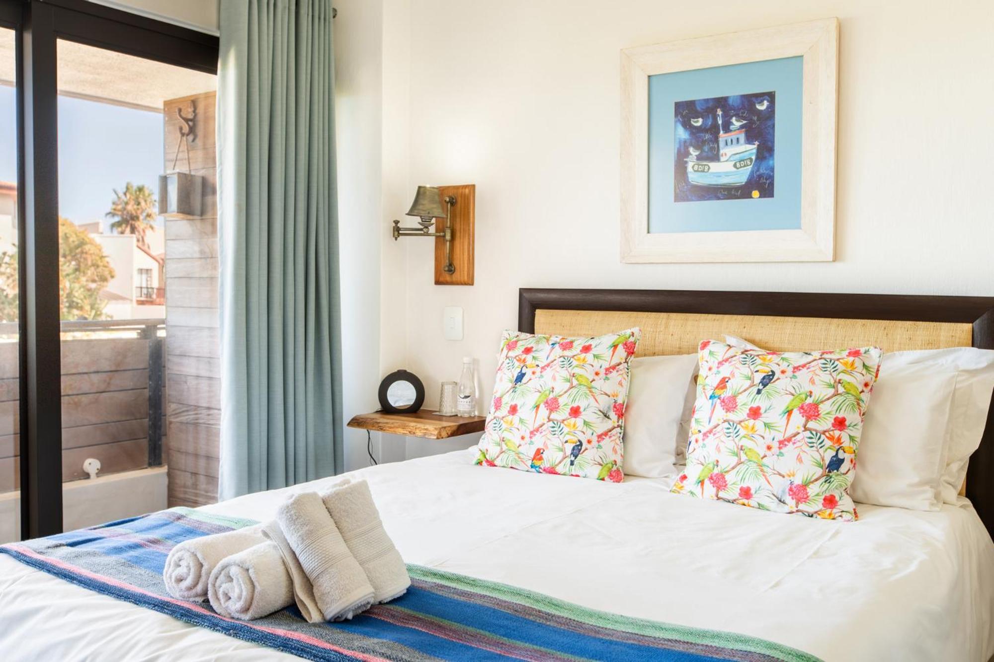 Queen Room with Sea View - Photo 4