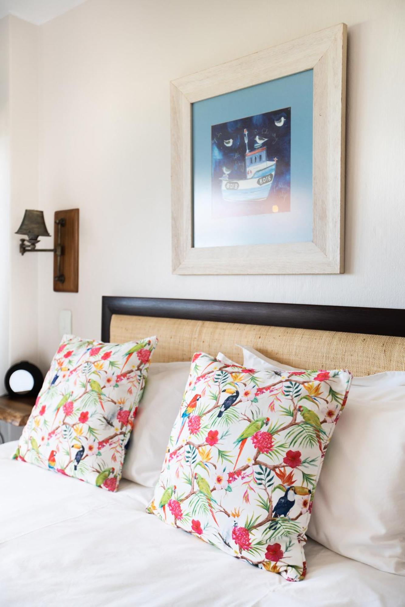 Queen Room with Sea View - Photo 3