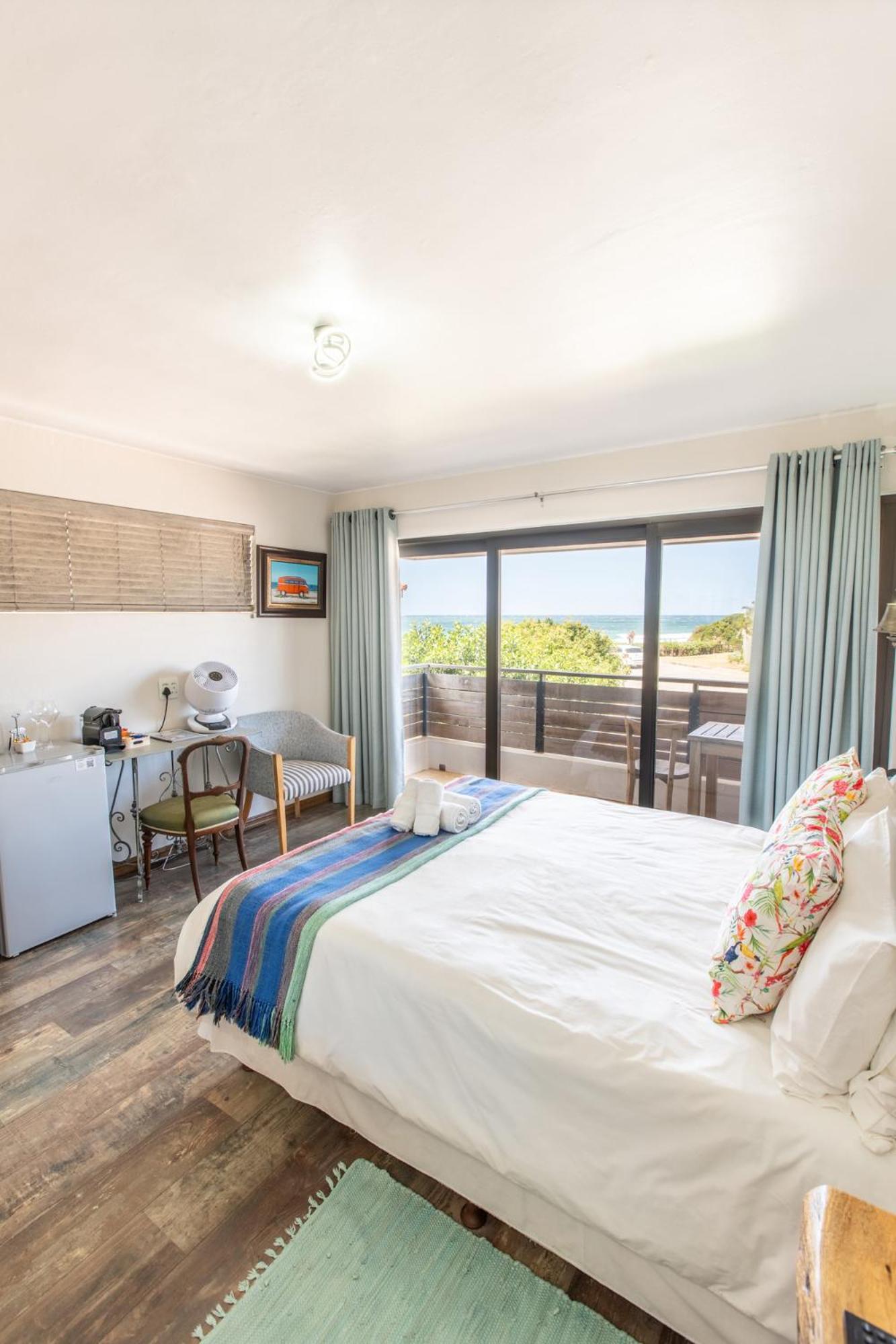 Queen Room with Sea View - Photo 2