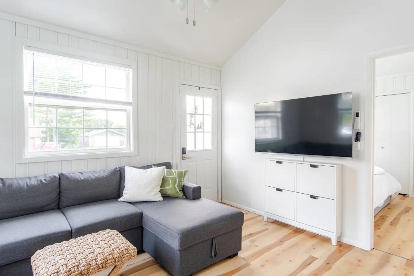 Two-Bedroom House photo 3