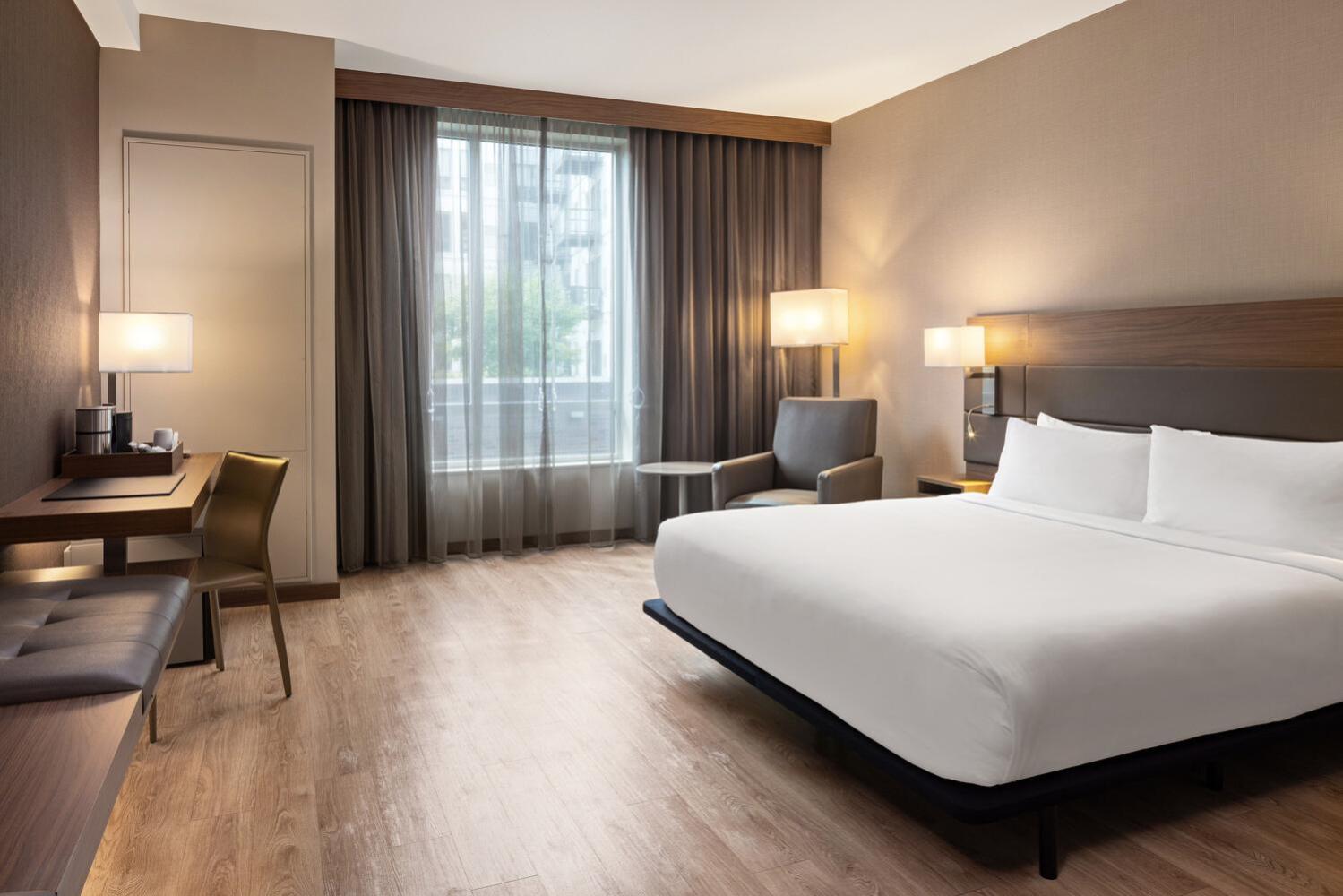 Superior King Room with Sofa Bed - Photo 2