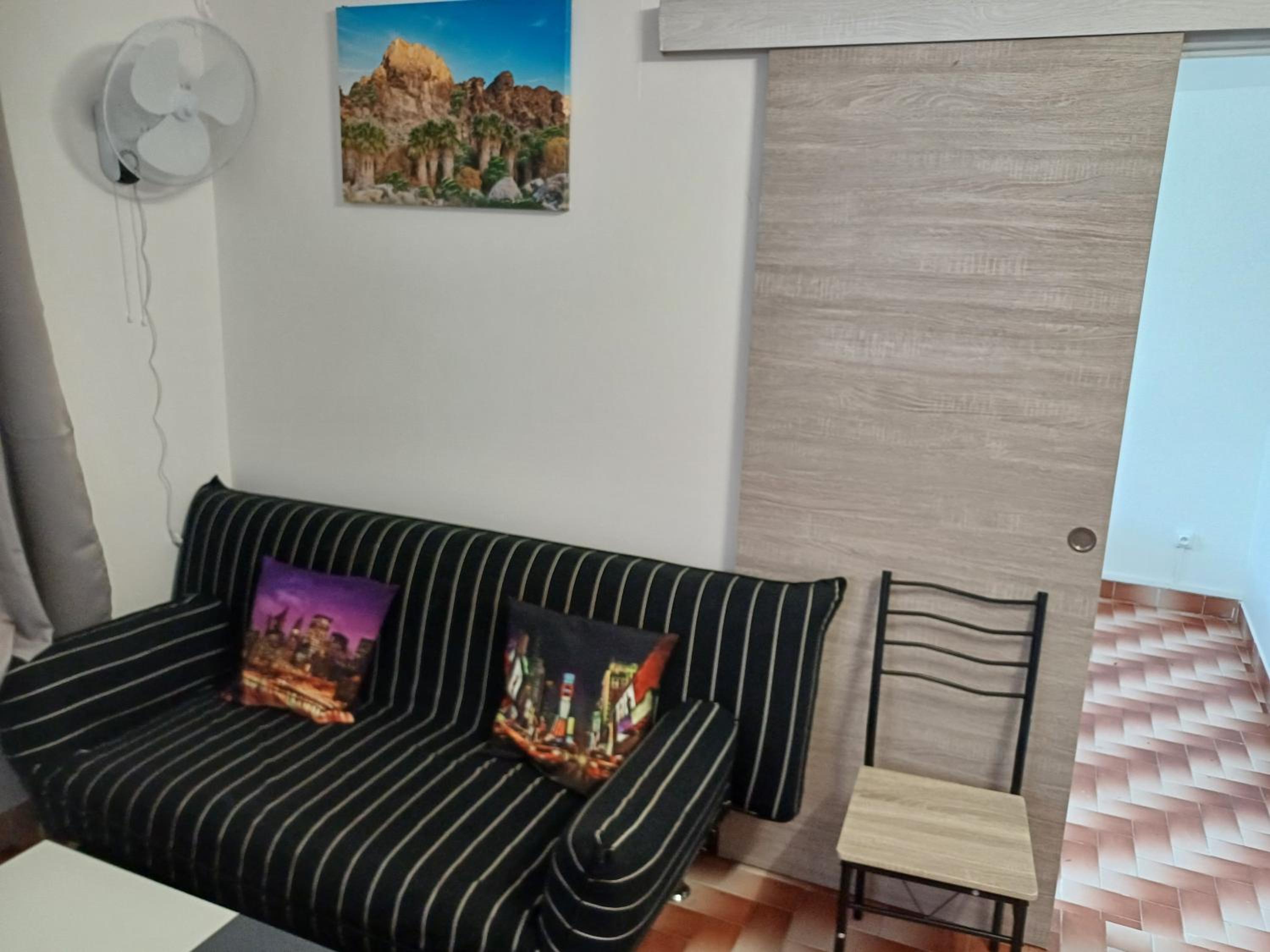One-Bedroom House photo 1