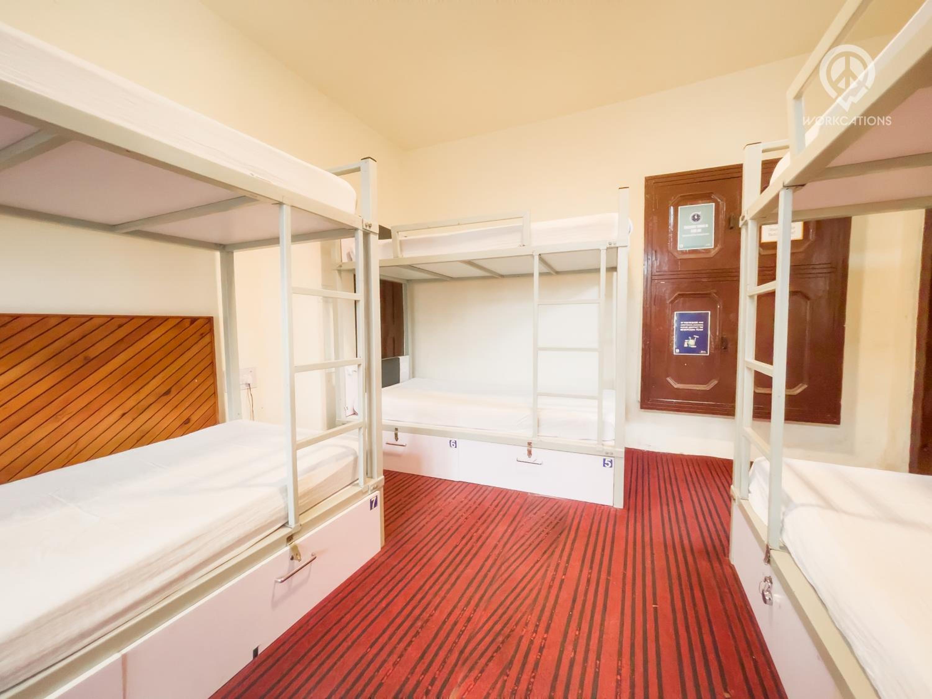 Bed in 8-Bed Dormitory Room photo 2