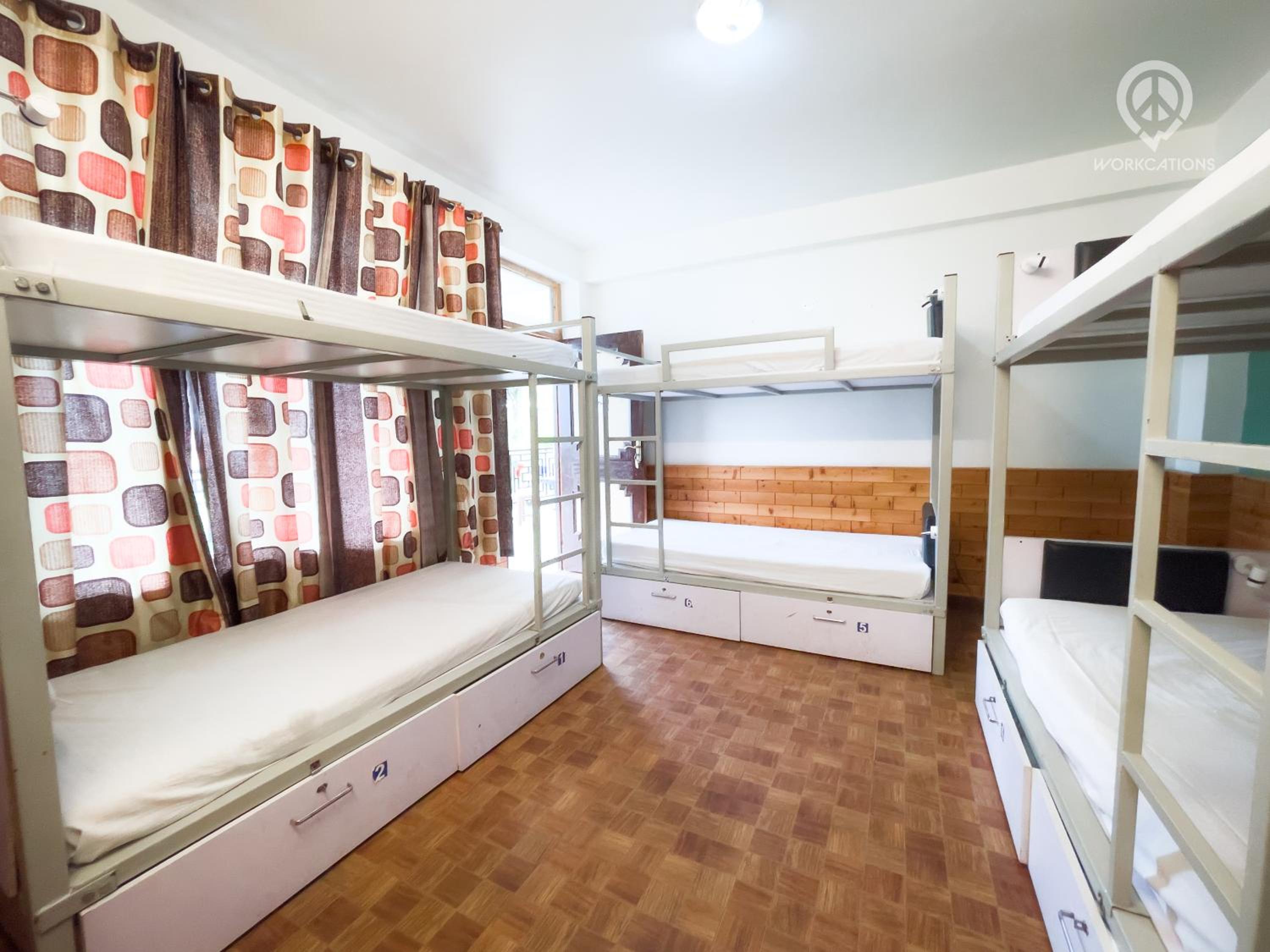 Bed in 6-Bed Mixed Dormitory Room photo 2
