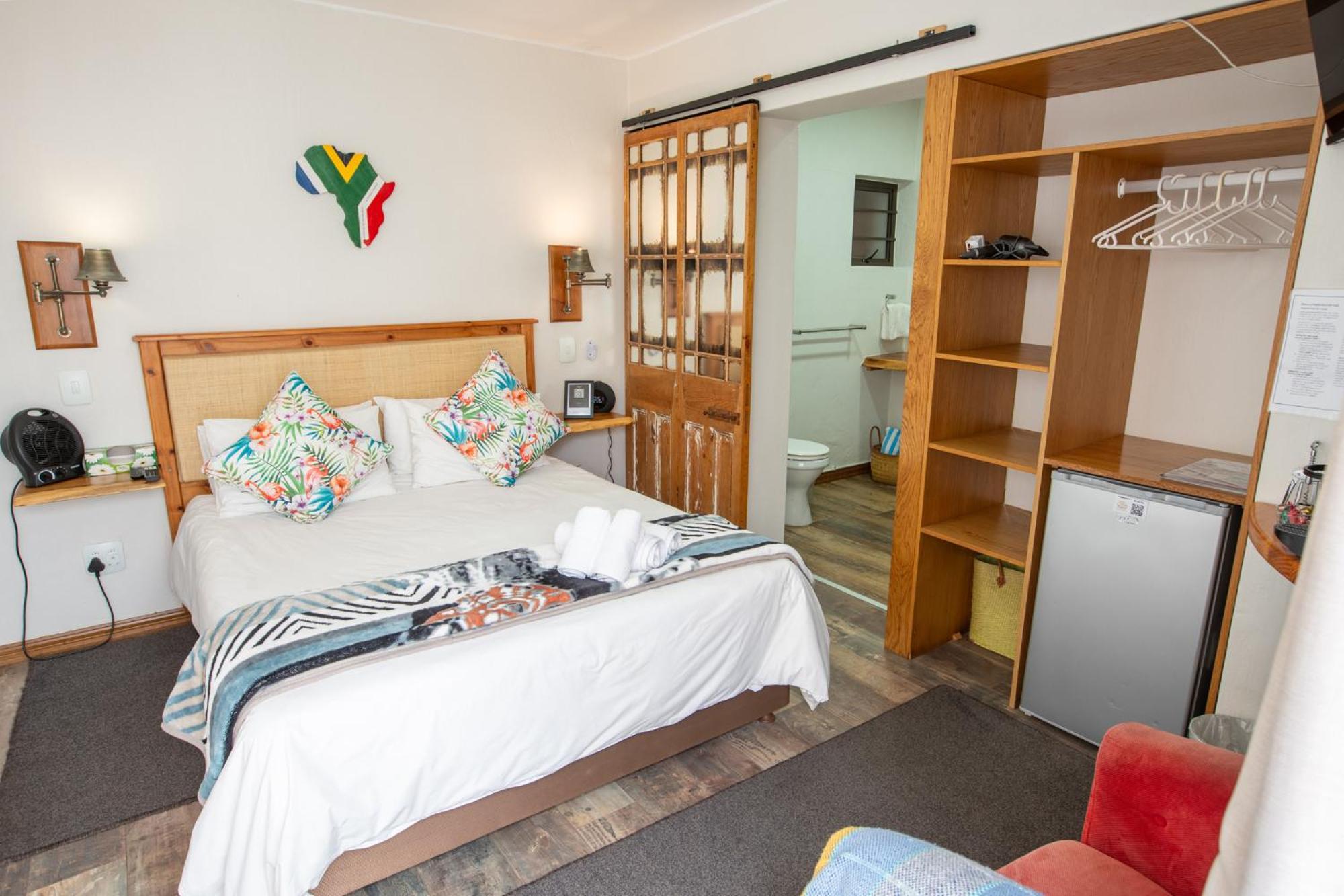 Queen Room with Private Entrance photo 1