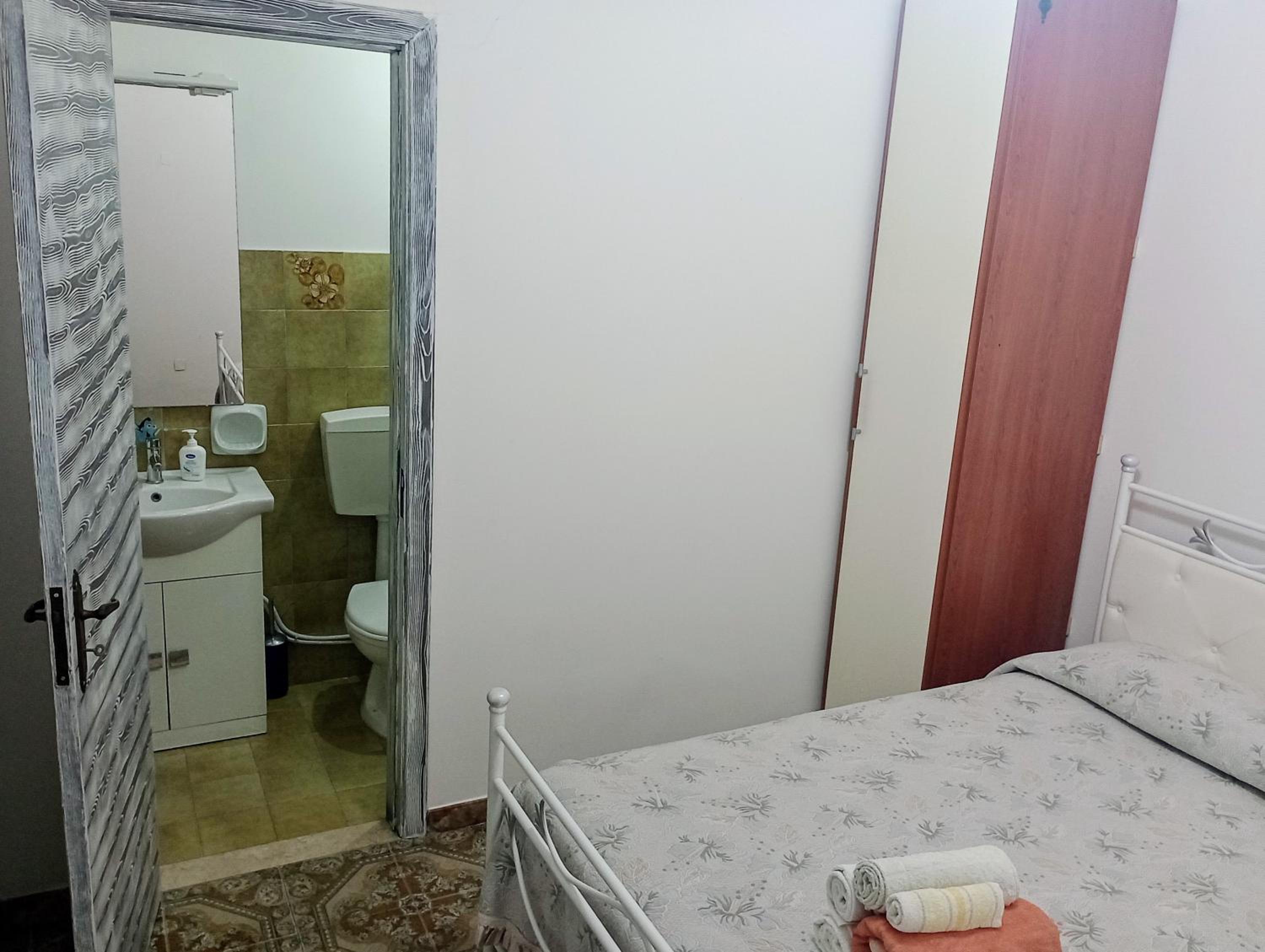 Studio Apartment with Balcony photo 1