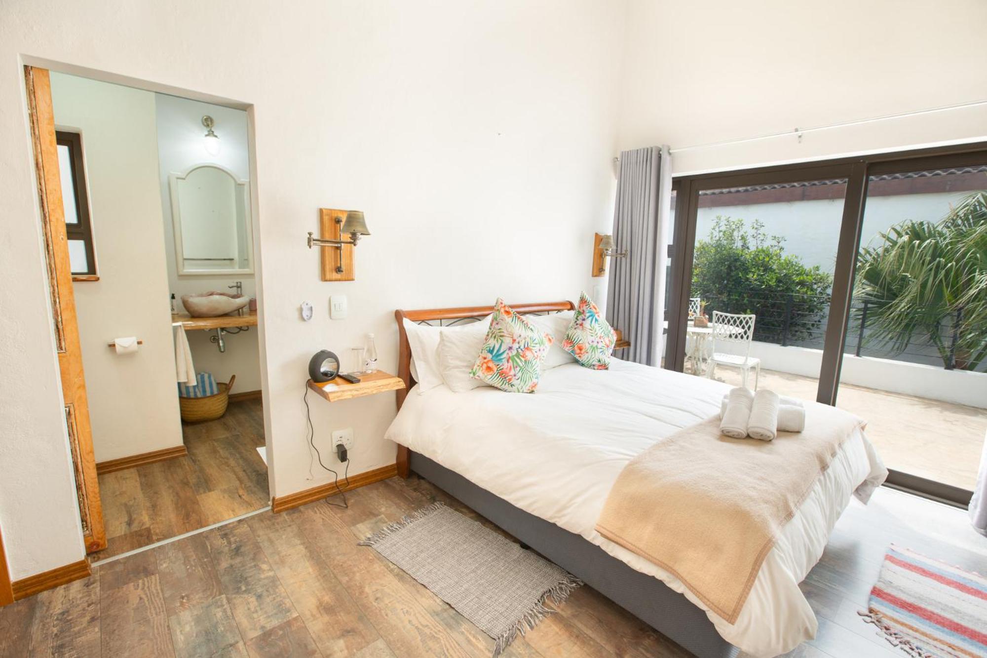 Queen Room with Balcony - Photo 1