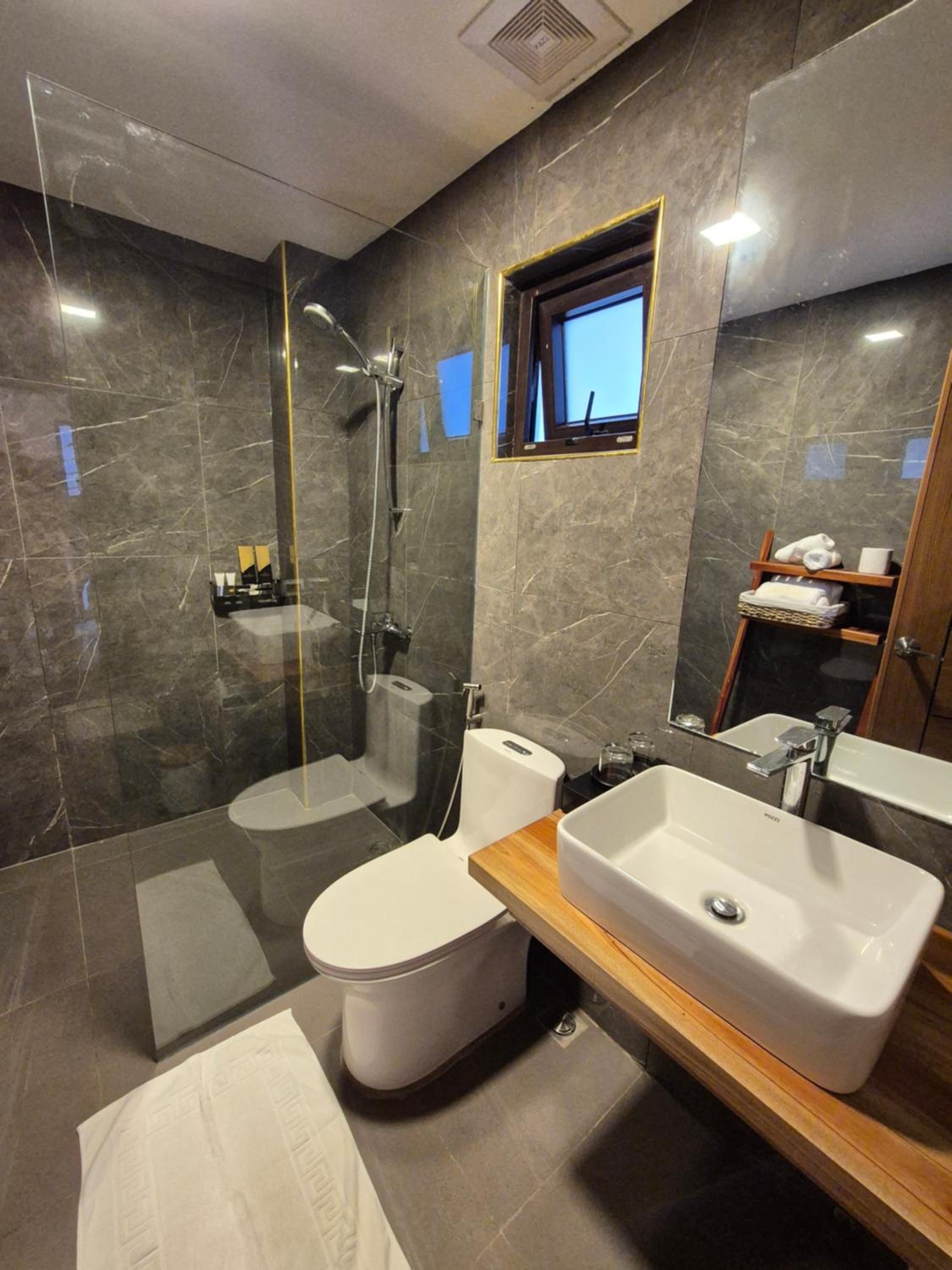 Deluxe King Room photo 2